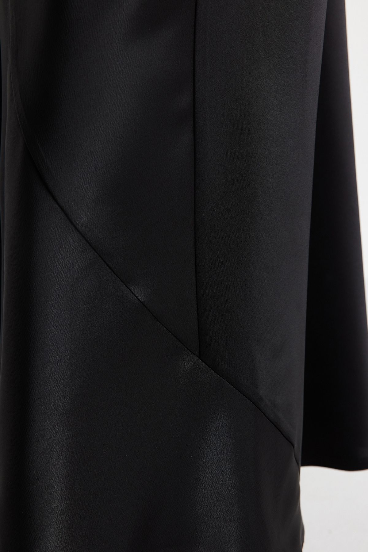 Trendyol Collection-Langer Rock aus Satingewebe in Schwarz - TPRAW24ET00040 6