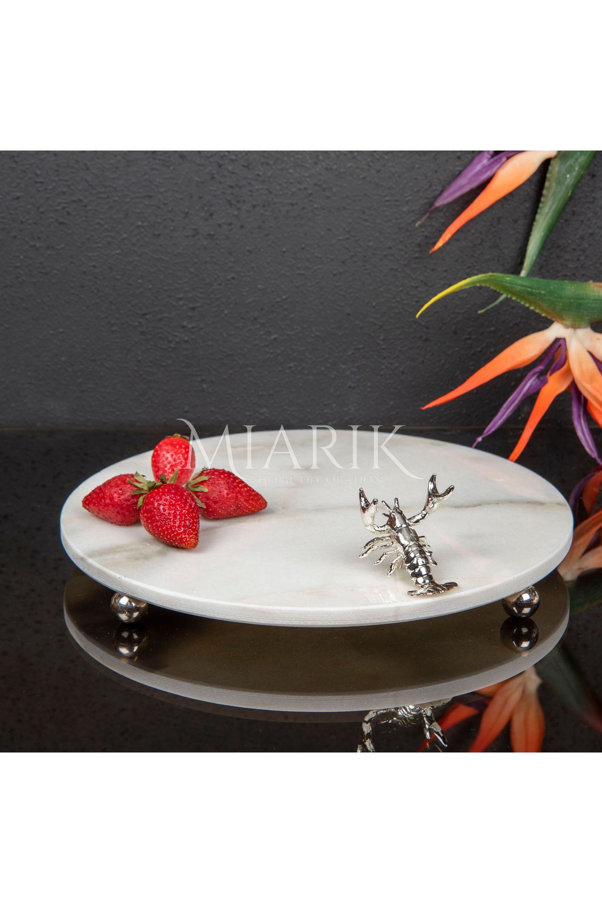 MIARIK DESIGN & DEKORASYON Dekoratıf Beyaz Mermer Yuvarlak Sunum Tabağı Tepsisi Aksesuarlı Ve Top Ayaklı