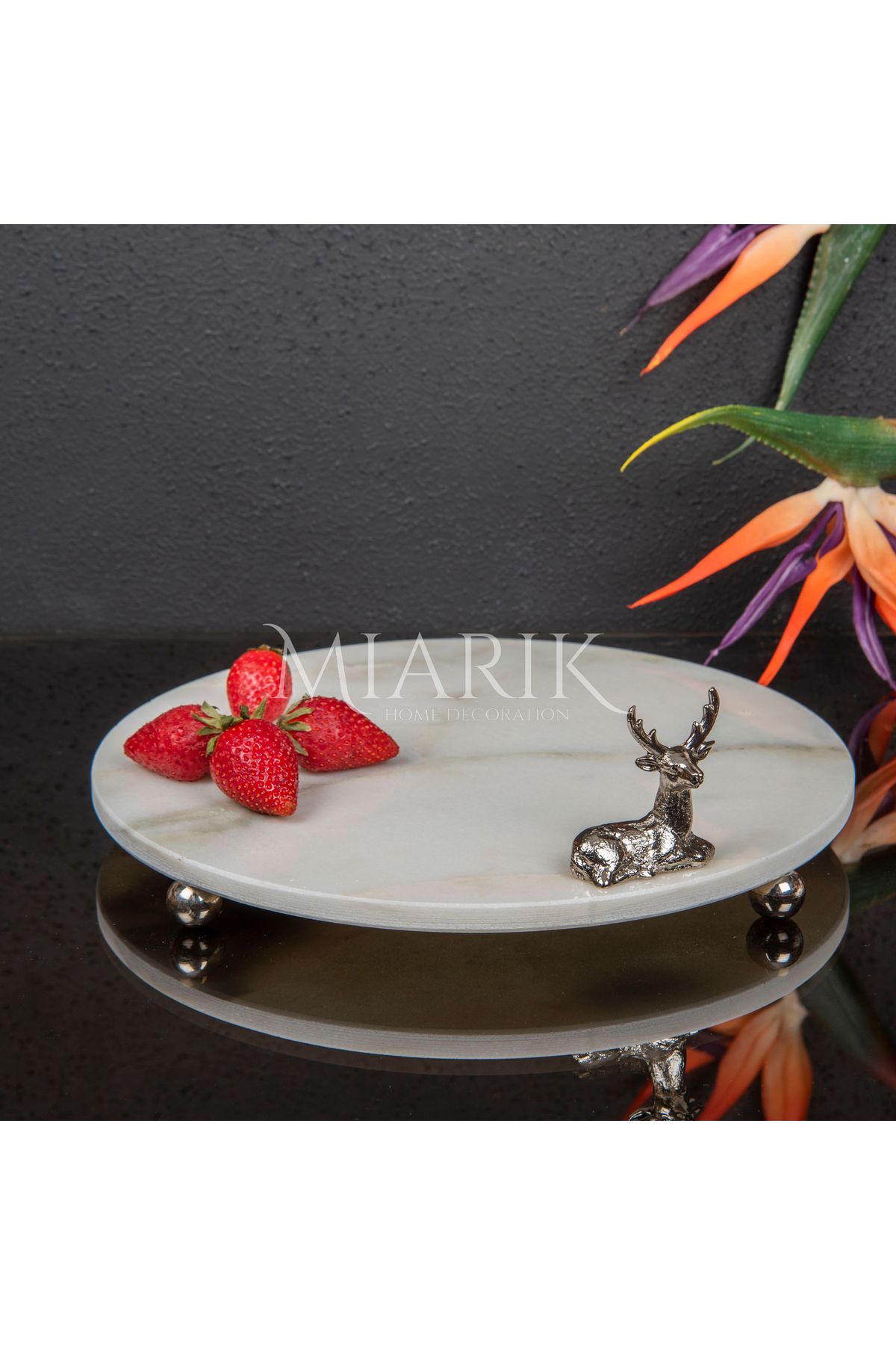 MIARIK DESIGN & DEKORASYON Dekoratıf Beyaz Mermer Yuvarlak Sunum Tabağı Tepsisi Aksesuarlı Ve Top Ayaklı