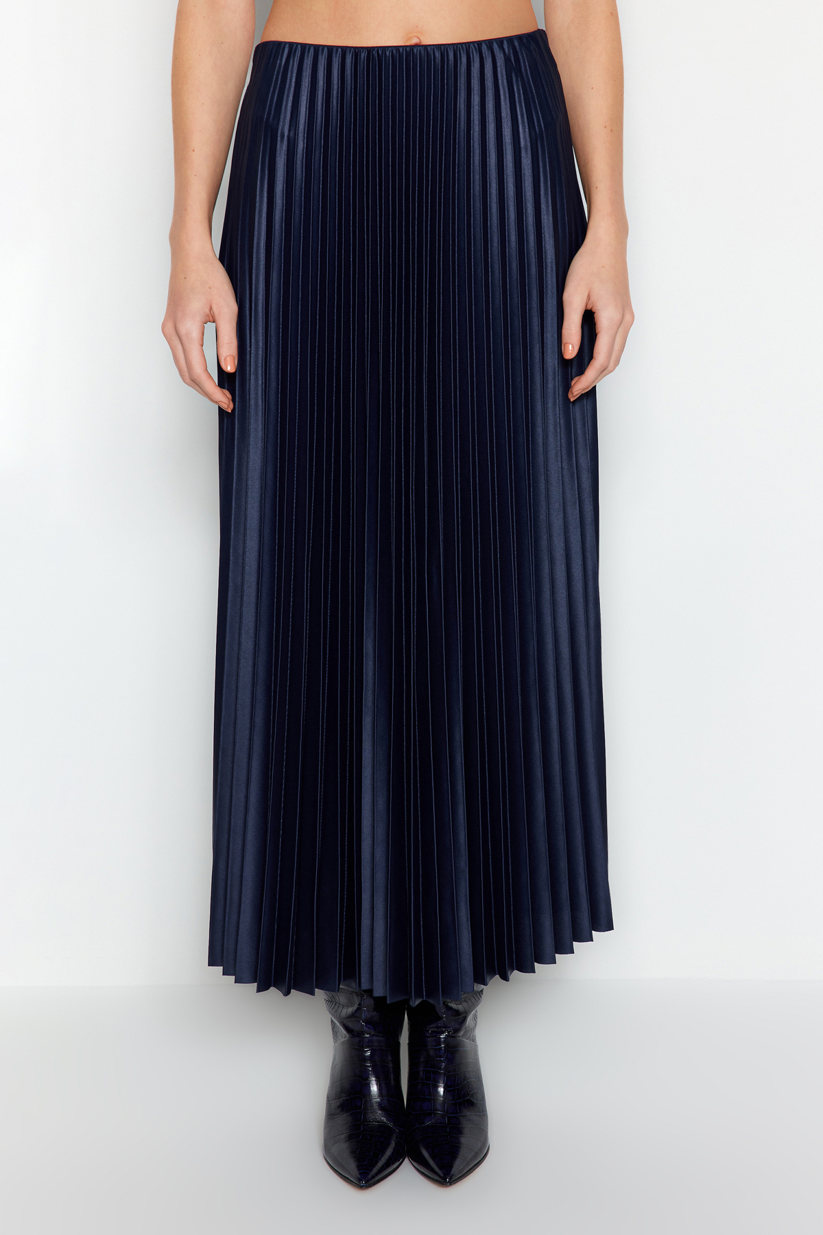 Trendyol Collection Navy Blue Pleated Maxi Stretchy Knitted Skirt TWOSS24ET00041