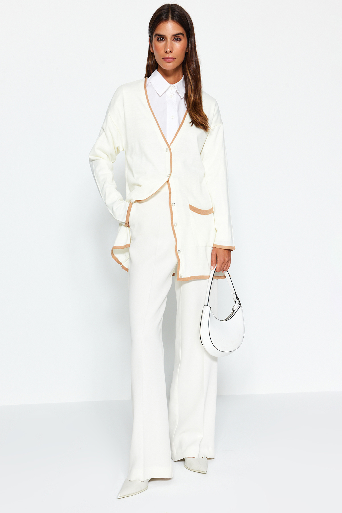 Trendyol Modest-Cardigan de tricotaj cu nasturi cu perle blocate de culoare ecru TCTAW24TH00066 2