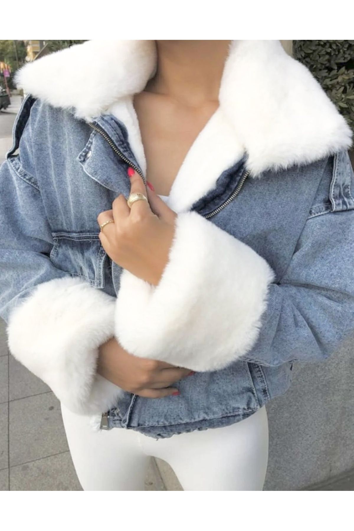 Denim jacket with white fur collar shop