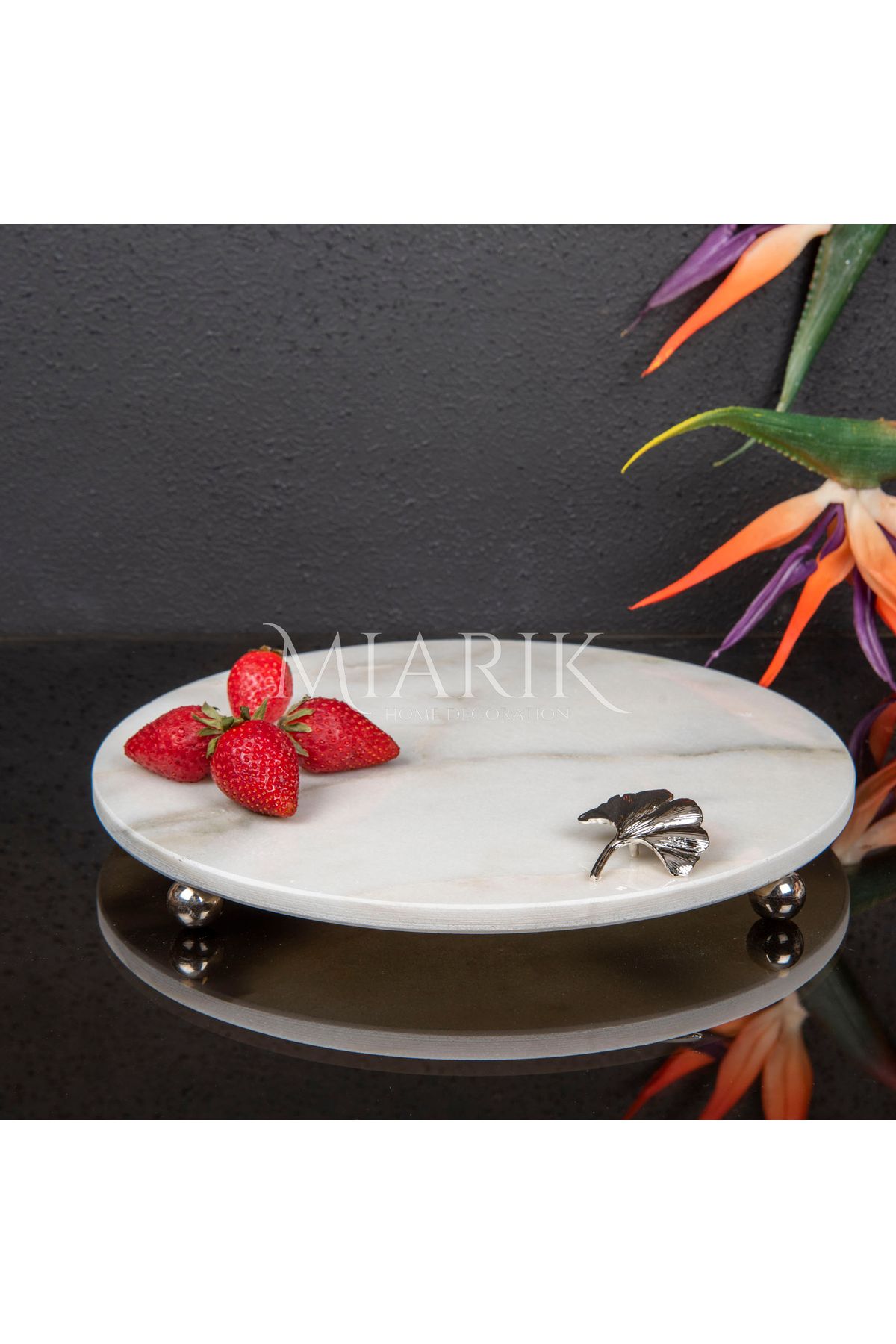 MIARIK DESIGN & DEKORASYON Dekoratıf Beyaz Mermer Yuvarlak Sunum Tabağı Tepsisi Aksesuarlı Ve Top Ayaklı