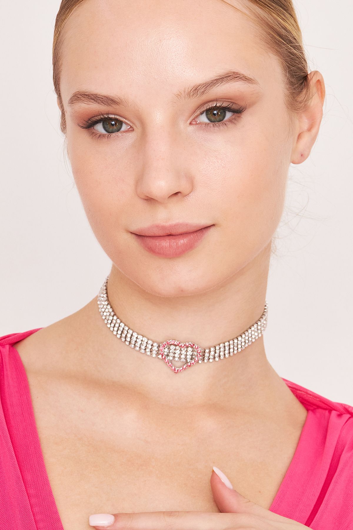 Choker with stone in middle online