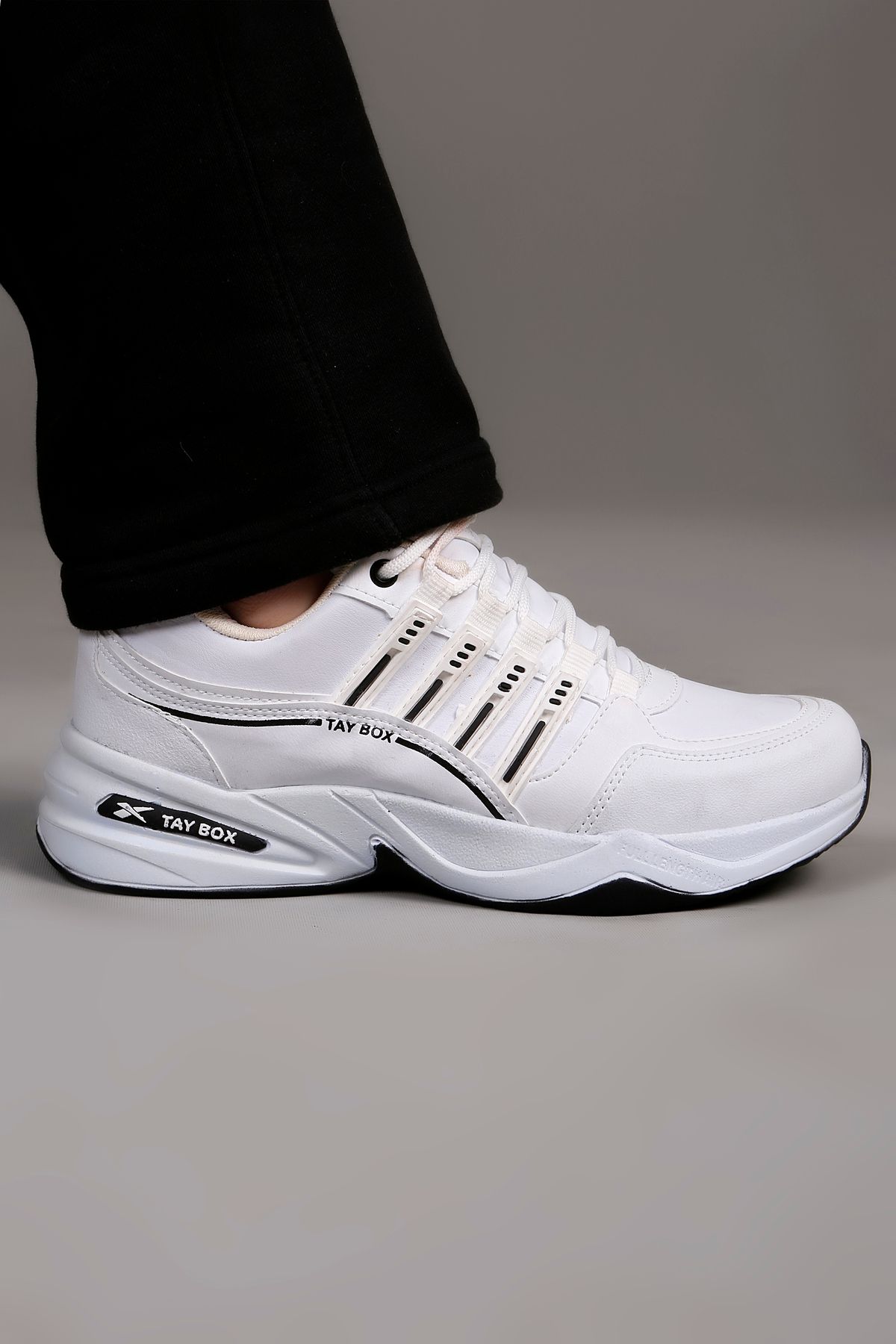 Adidas vanquish white sport shoes hotsell