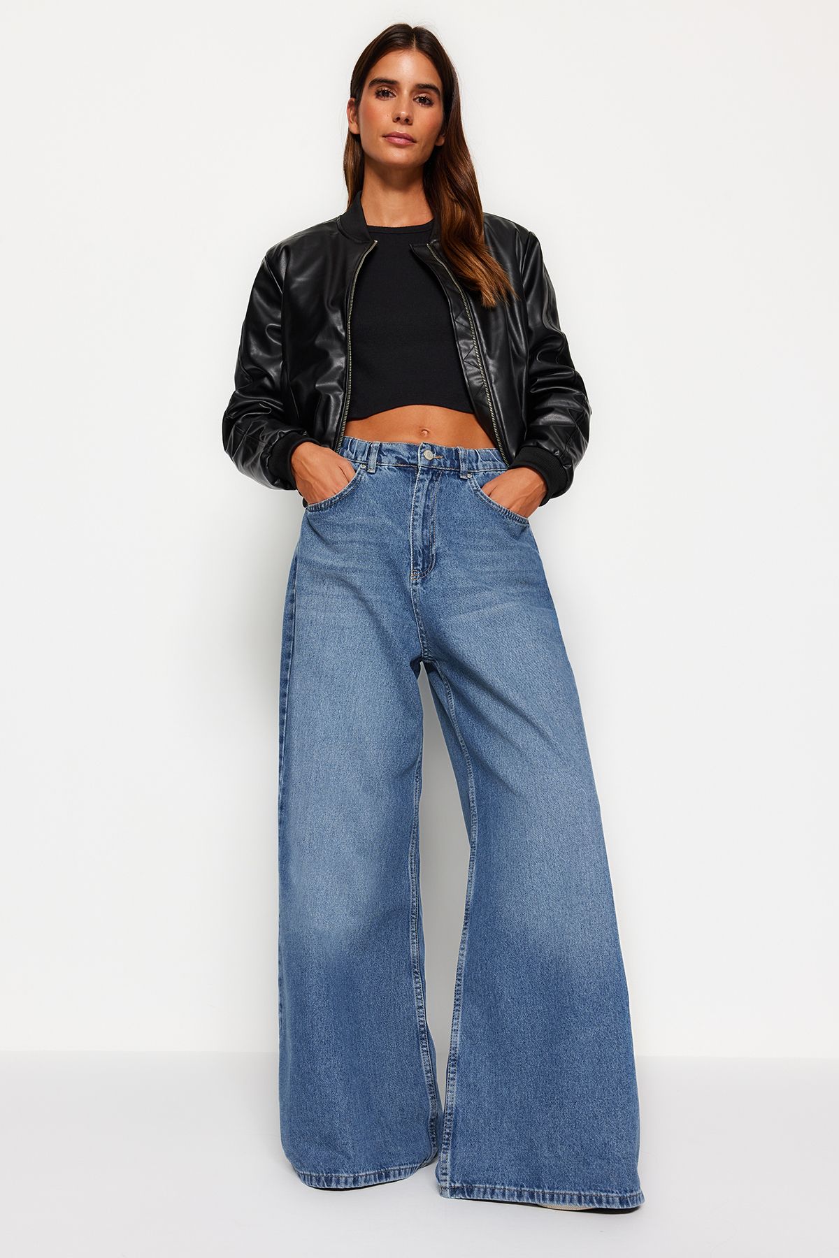 Trendyol Collection Jeansy Palazzo Z Wysokim Stanem I Szerokimi Nogawkami W Kolorze Niebieskim - Elastyczny Pas Twoaw24je00350 Kobieta - 42