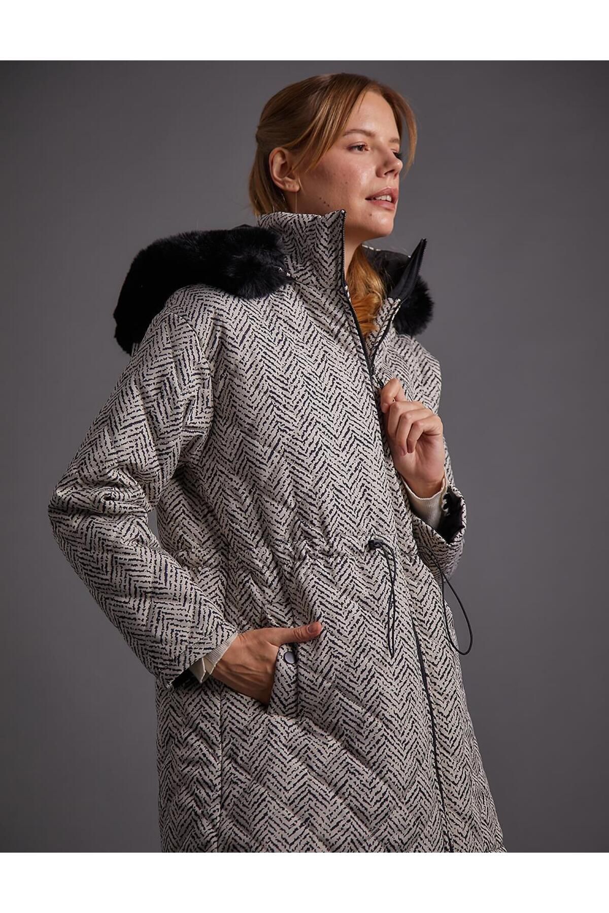 Kayra Abstract Patterned Faux Fur Coat Trendyol