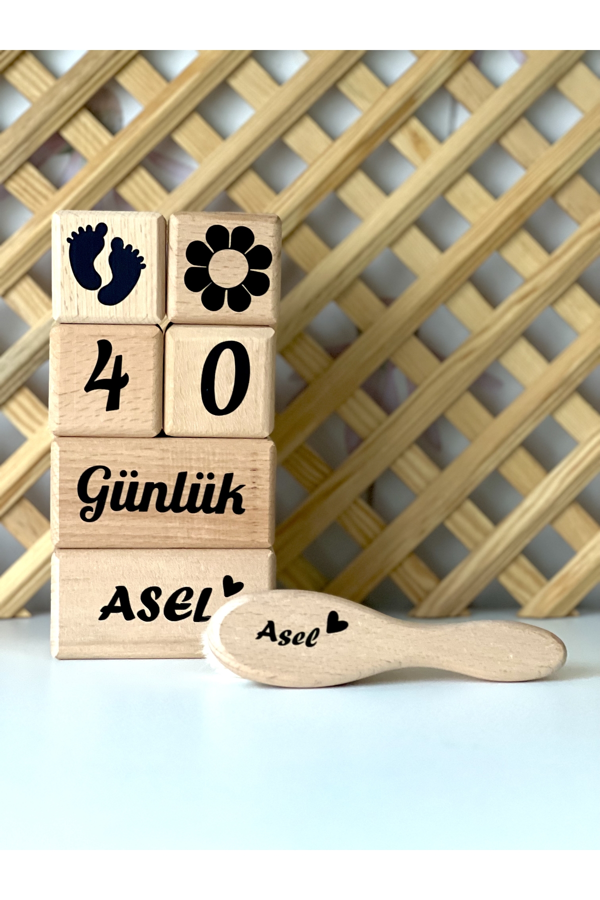 İsimli bebek saç fırçası ,isimli ahşap küp ve anı küpü seti çiçekli