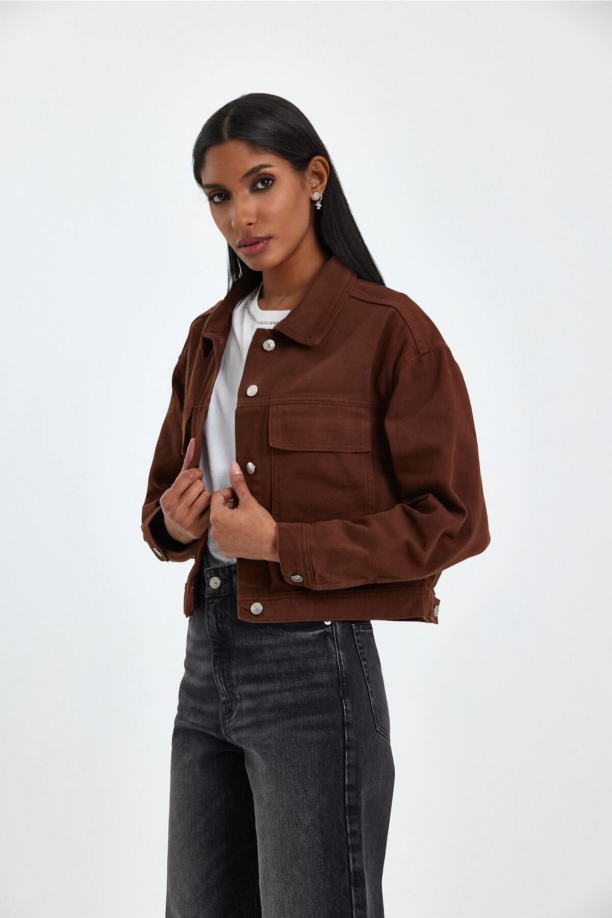BOSHETTI  Kadın Koyu Kahve Oversize Crop Denim Ceket - Görsel 2