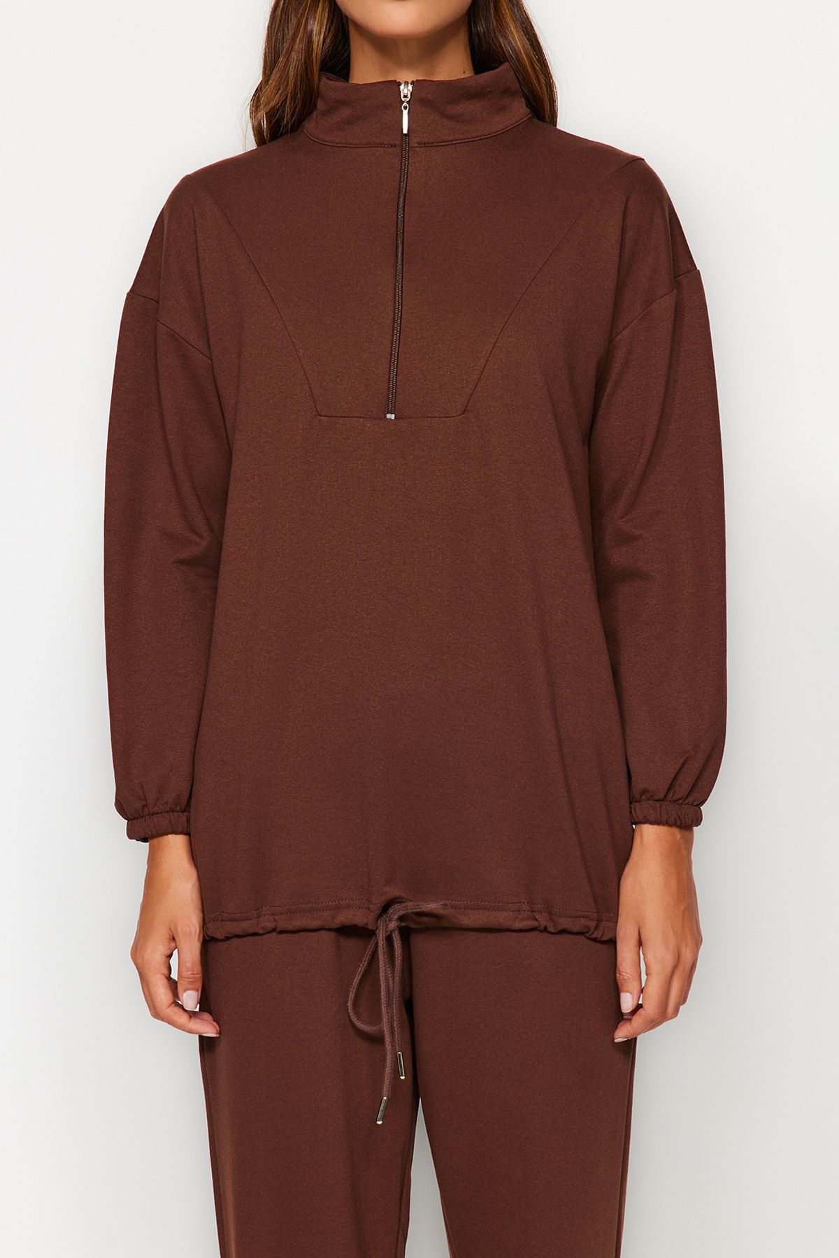 Trendyol Modest-Braunes Strick-Trainingsanzug-Set mit Stehkragen und gerafftem Rock - TCTAW22EN0051 4