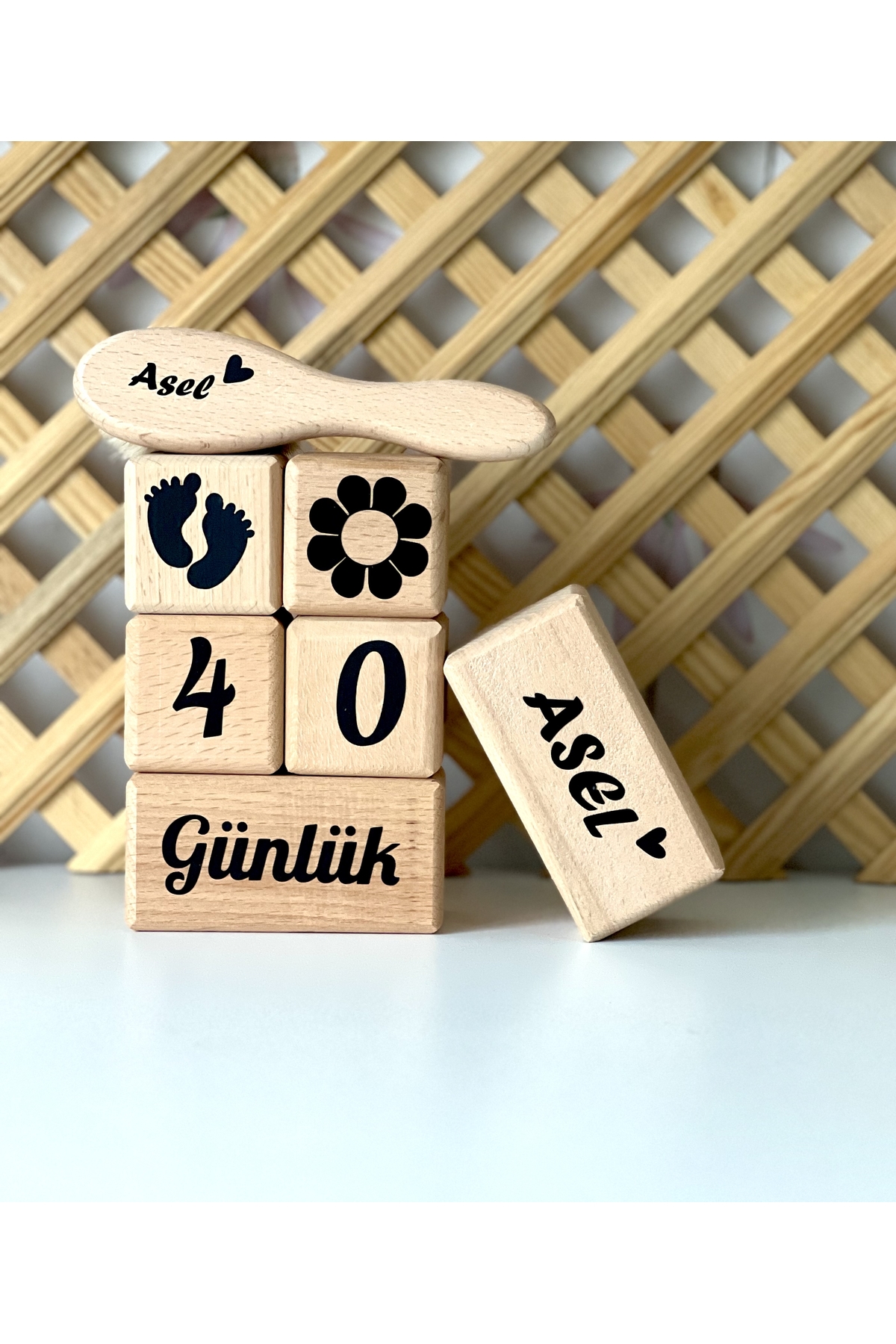İsimli bebek saç fırçası ,isimli ahşap küp ve anı küpü seti çiçekli