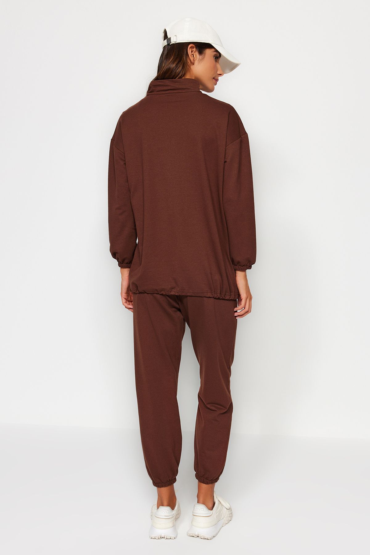 Trendyol Modest-Braunes Strick-Trainingsanzug-Set mit Stehkragen und gerafftem Rock - TCTAW22EN0051 6