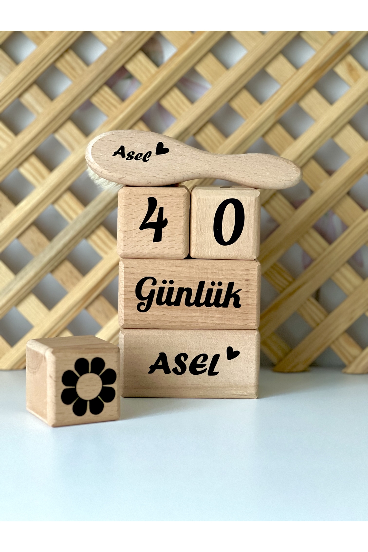 İsimli bebek saç fırçası ,isimli ahşap küp ve anı küpü seti çiçekli