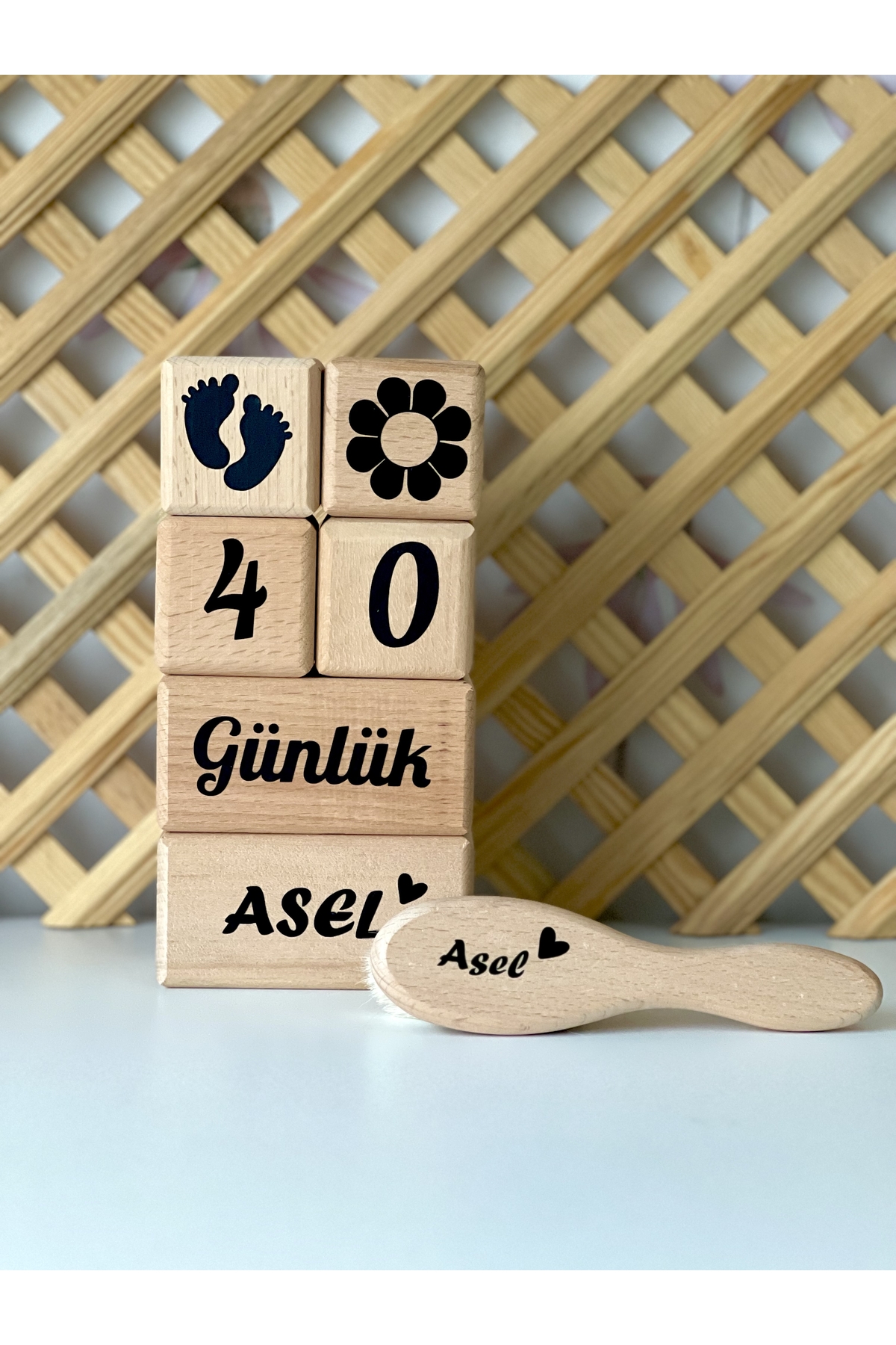 İsimli bebek saç fırçası ,isimli ahşap küp ve anı küpü seti çiçekli