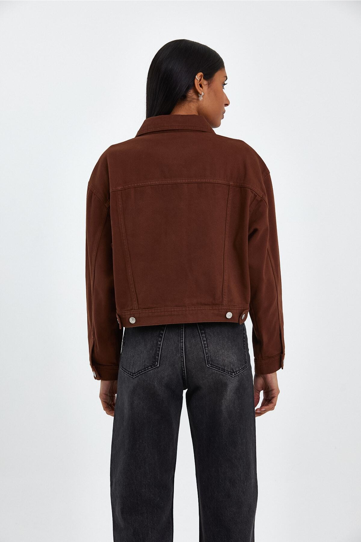 BOSHETTI  Kadın Koyu Kahve Oversize Crop Denim Ceket - Görsel 3