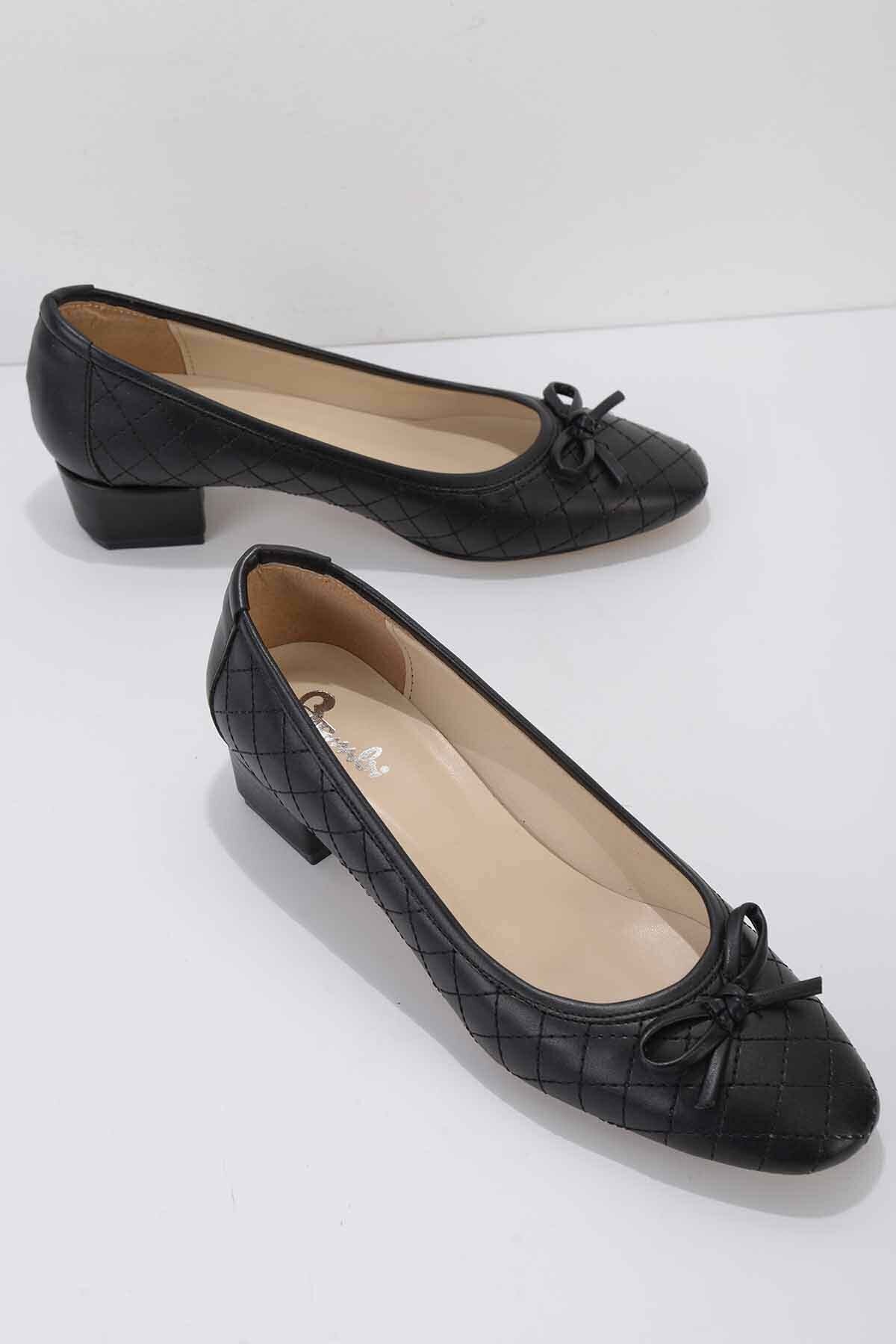 Siyah Kadın Klasik Topuklu Ayakkabı K01848000209