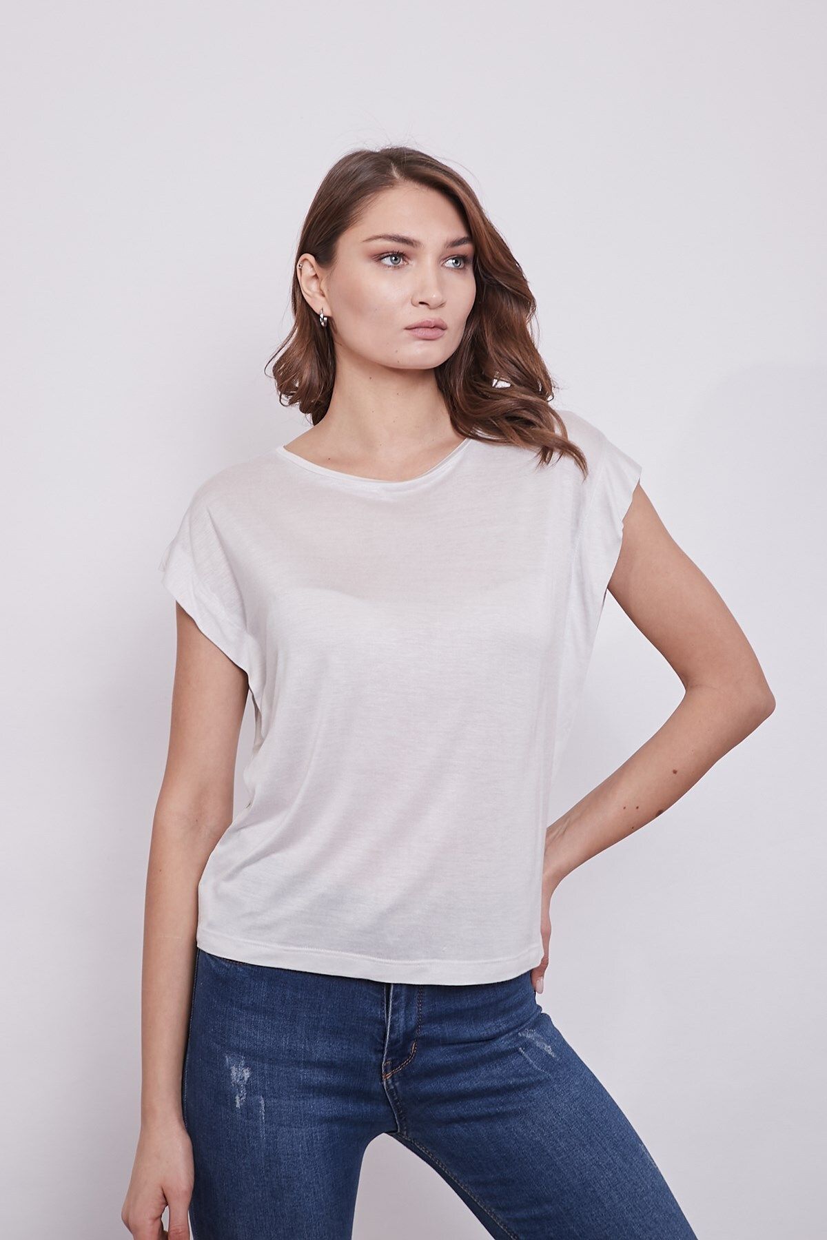 Low shoulder on sale t shirt