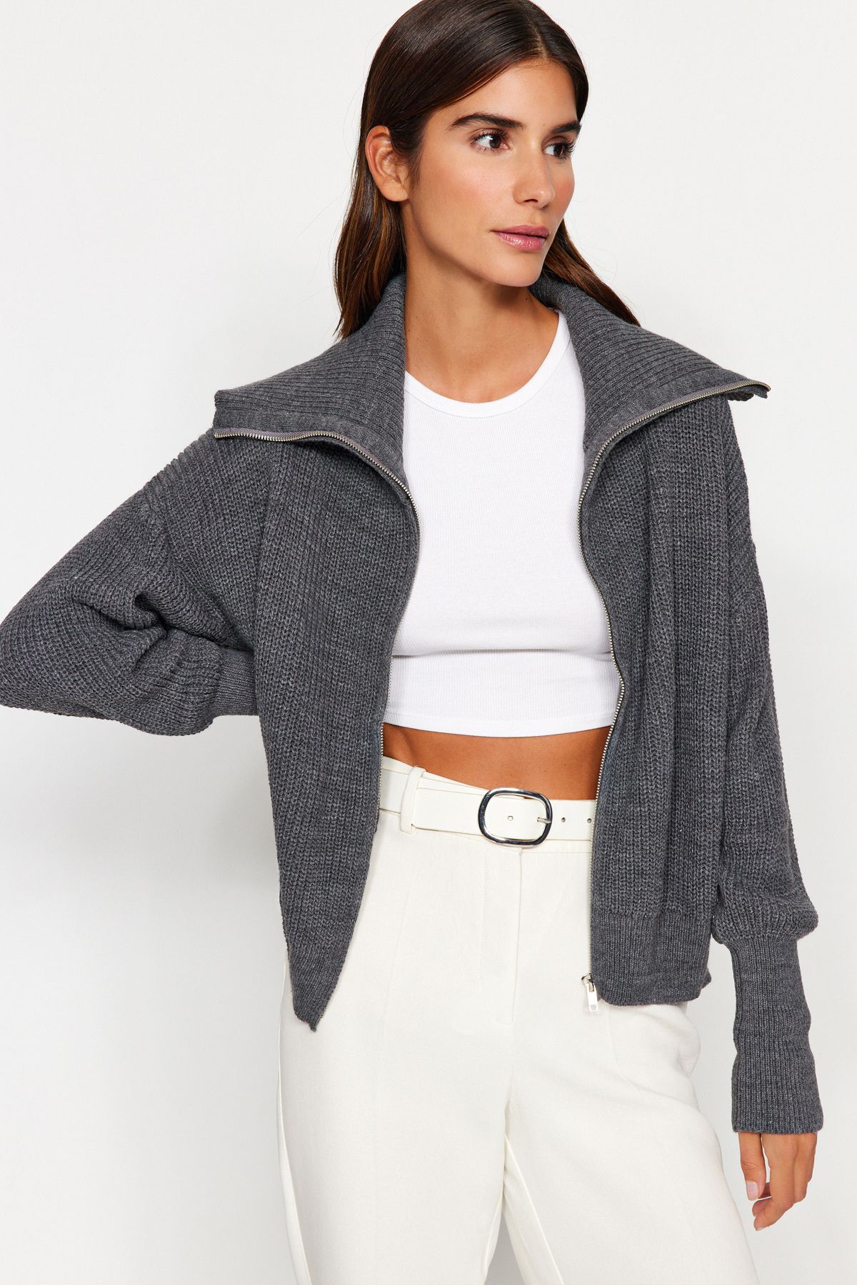 Trendyol Collection-Weit geschnittener Strick-Cardigan mit Umlegekragen und Reißverschluss – Anthrazit TWOAW24HI00072 7