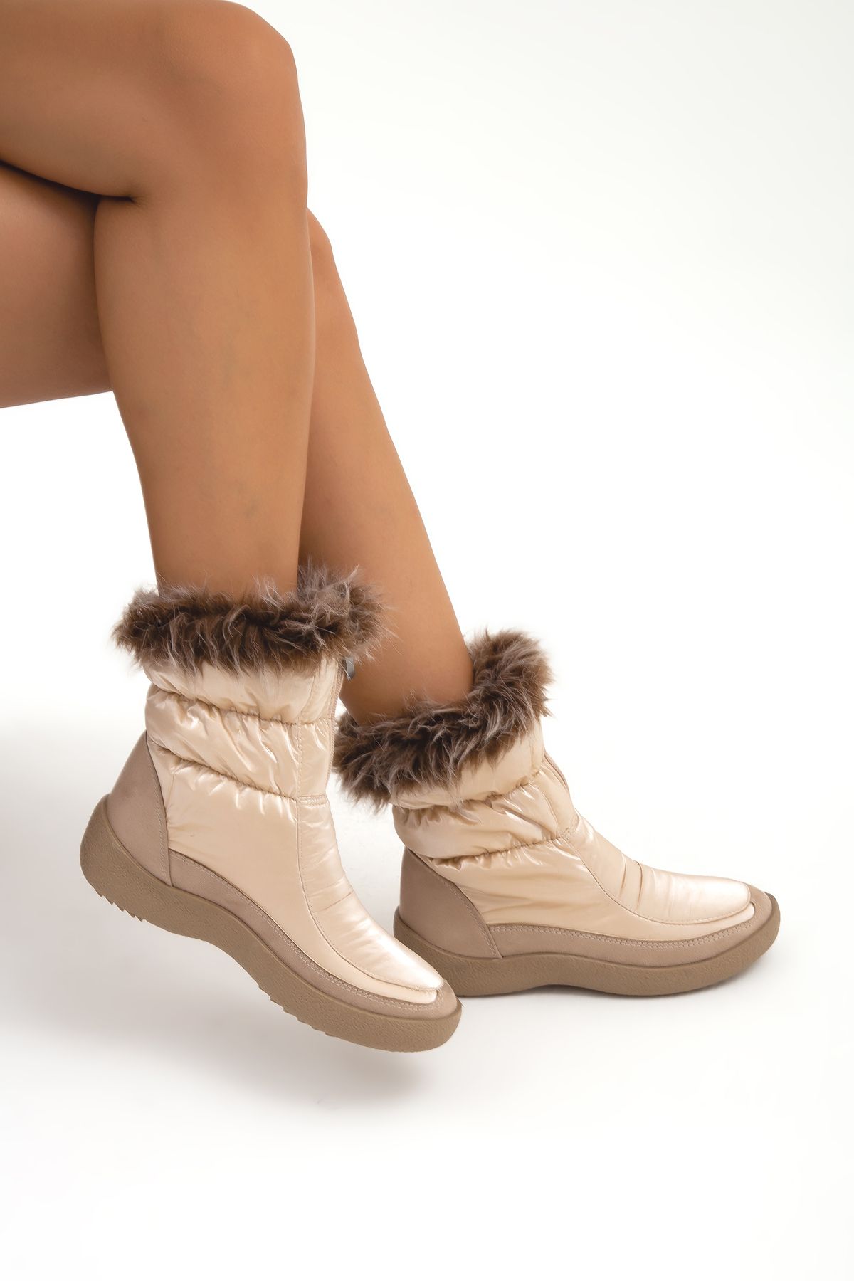 Universal traveller sale snow boots