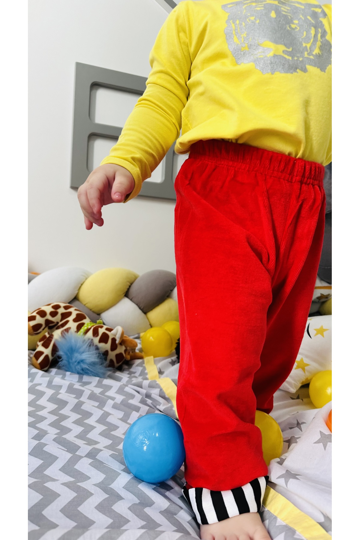 TD Collection Kadife Yılbaşı Temalı Kız Erkek Çocuk / Bebek Pantolon Kırmızı Renk Paçası Çizgili fotoğrafı 2 (önizleme)