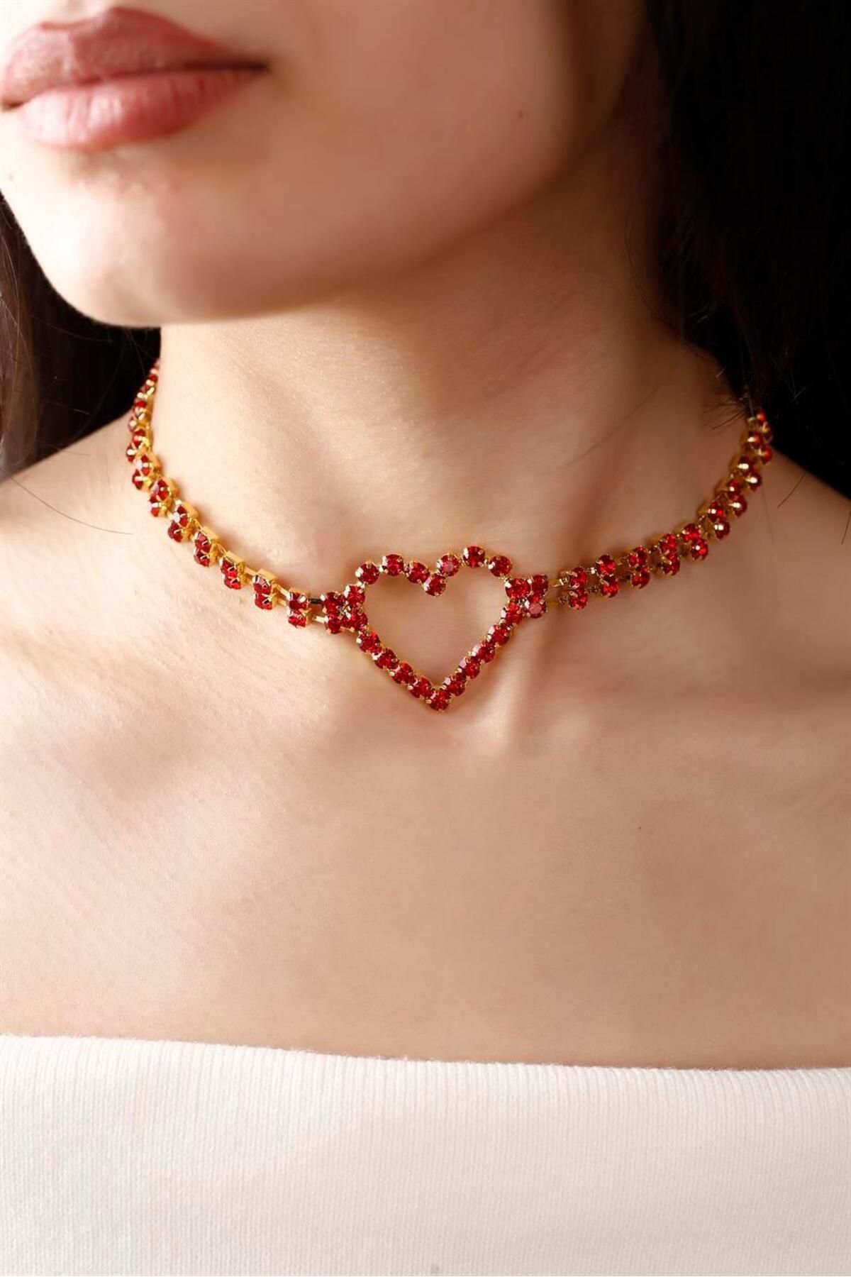 Red on sale heart choker