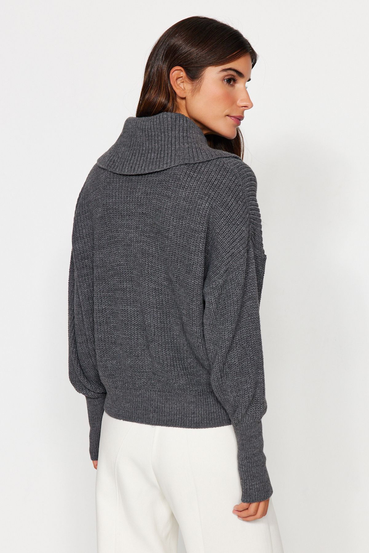 Trendyol Collection-Weit geschnittener Strick-Cardigan mit Umlegekragen und Reißverschluss – Anthrazit TWOAW24HI00072 8