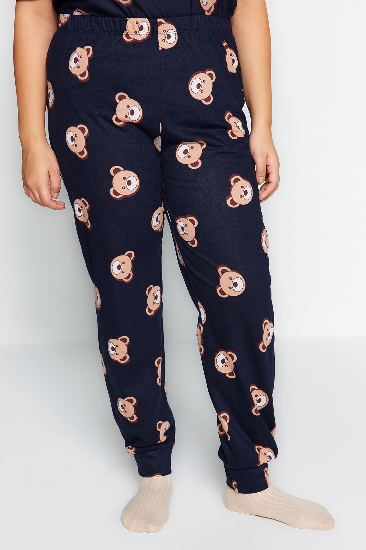 Trendyol Curve-Marineblaues Pyjama-Set aus Strick mit Teddybär-Muster TBBAW23AI00039 5