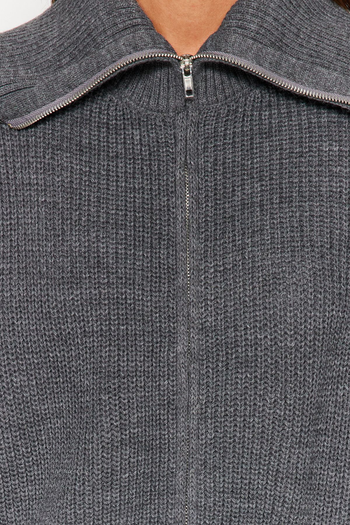 Trendyol Collection-Weit geschnittener Strick-Cardigan mit Umlegekragen und Reißverschluss – Anthrazit TWOAW24HI00072 5