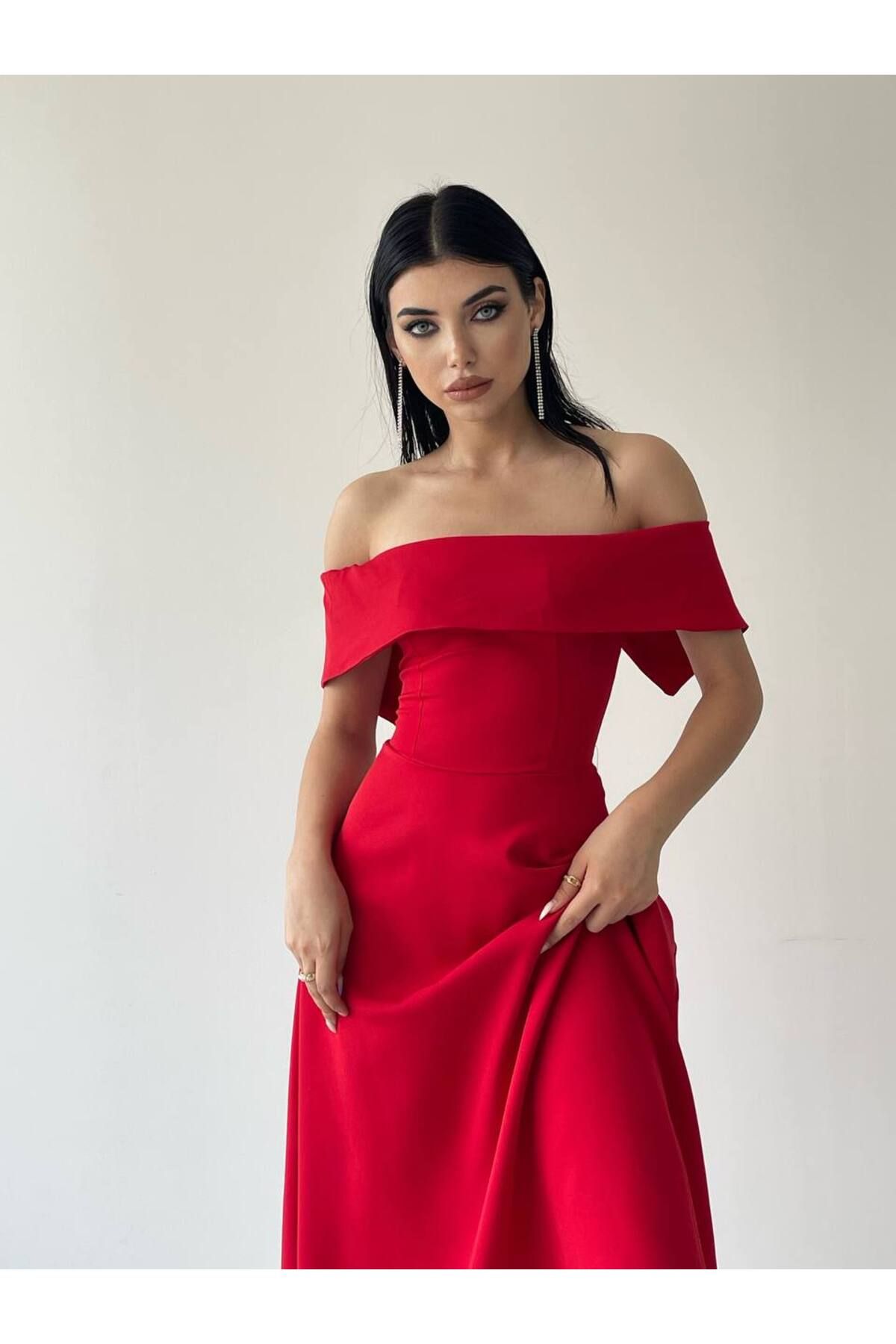 SONREİR-KLEID AUS ATLASSTOFF MIT MADONNA-KRAGEN 3