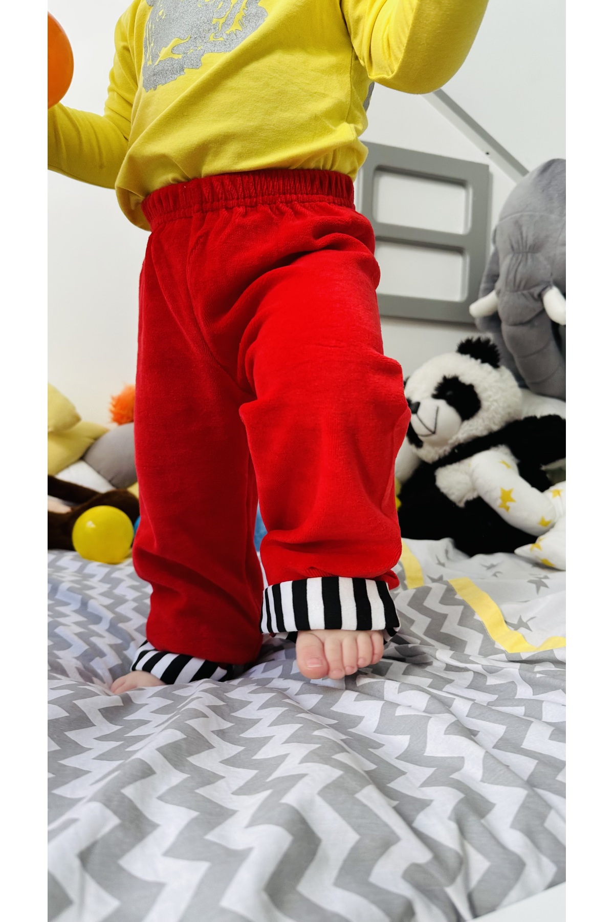 TD Collection Kadife Yılbaşı Temalı Kız Erkek Çocuk / Bebek Pantolon Kırmızı Renk Paçası Çizgili fotoğrafı 3 (önizleme)