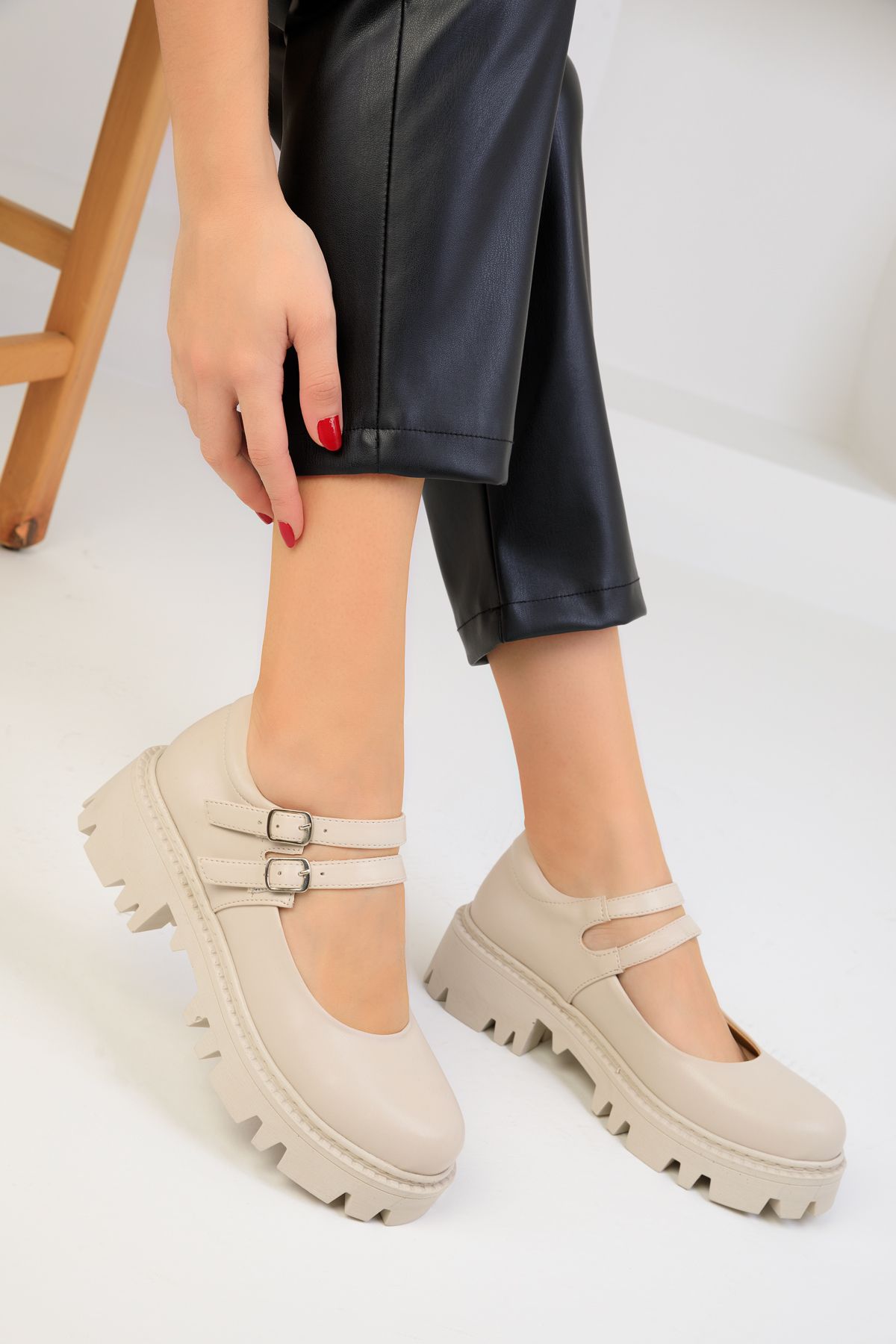 SOHO-Beige Women's Casual Shoes 18589 4