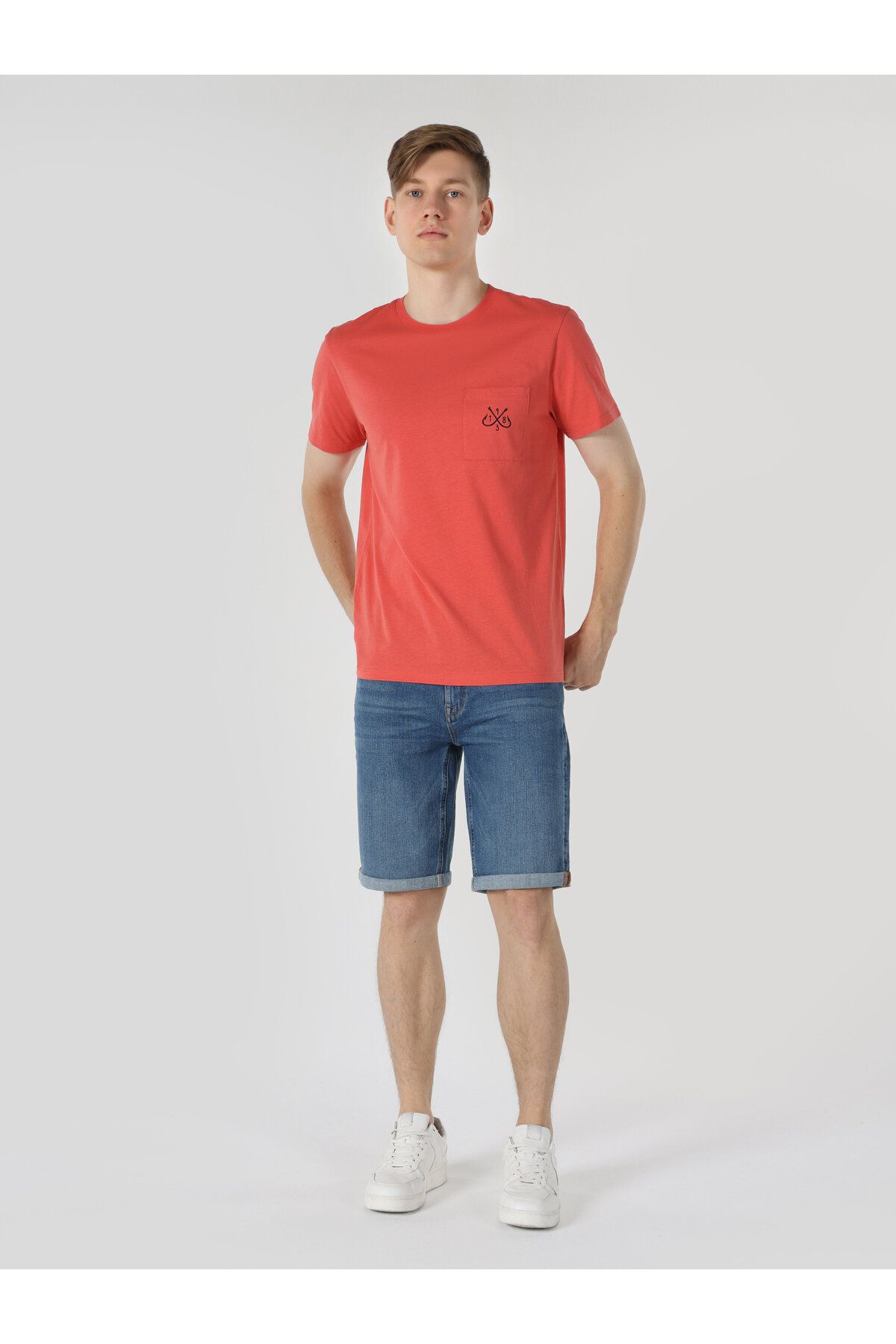 Colin’s یقه دوچرخه تناسب منظم چاپ شده آستین کوتاه مردان قرمز T shirt