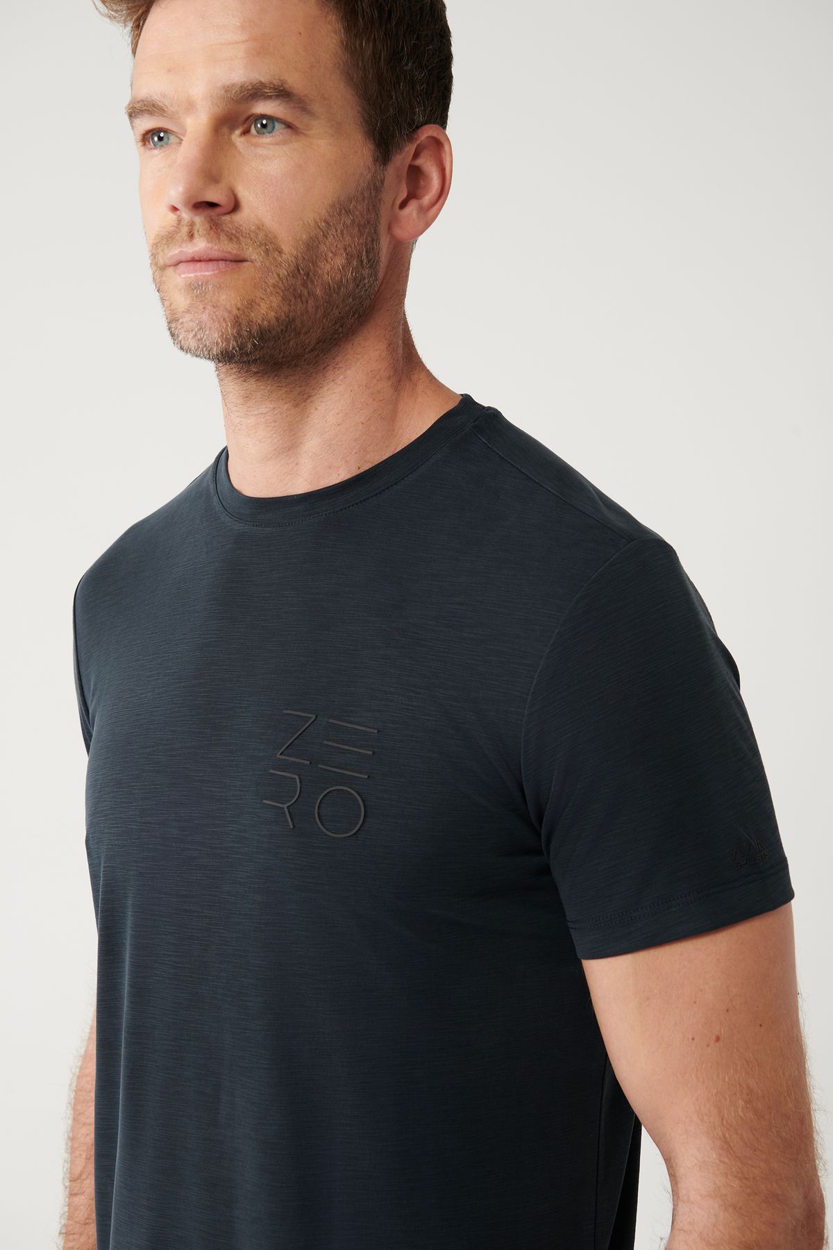 Avva تی شرت مردانه آنتراسیت با یقه نرم چاپ شده برش معمولی A32Y1008