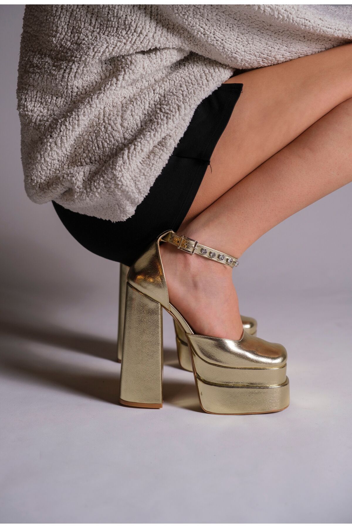 Ayakkab Ate i Gold Wrinkled Double Platform Special Design