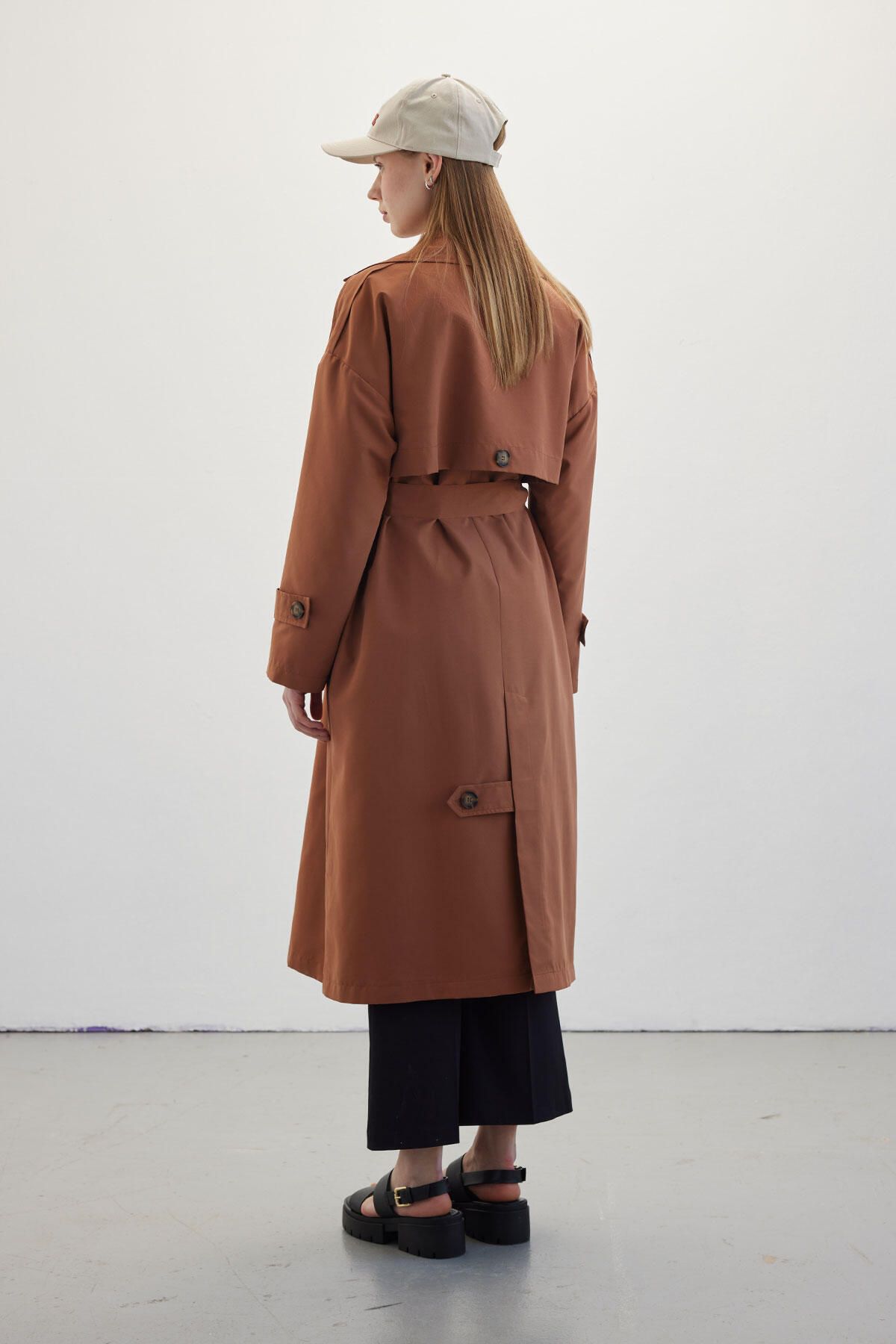Manuka-Buttoned Double Breasted Trench Coat Hazelnut Shell 4