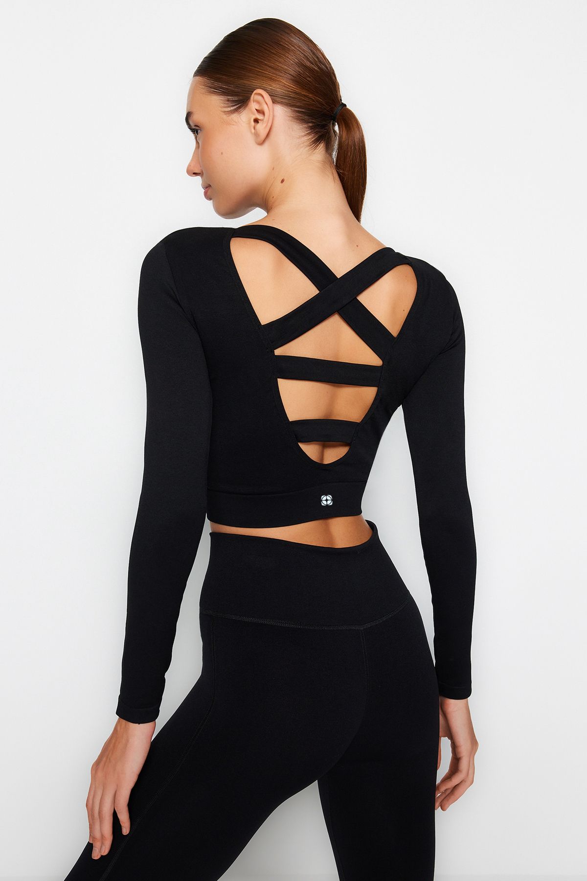 Trendyol Collection Czarny Bezszwowy/bez Szwu Tył I Odblaskowy Nadruk Szczegółowy, Krótki, Dzianinowy Top/bluzka Sportowa Kobieta - M/L