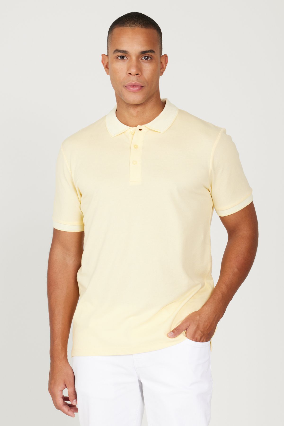 AC&Co / Altınyıldız Classics تی شرت یقه پولو رول آپ مردانه پارچه پنبه ای مقاوم در برابر چروکیدگی با برش باریک زرد-سفید
