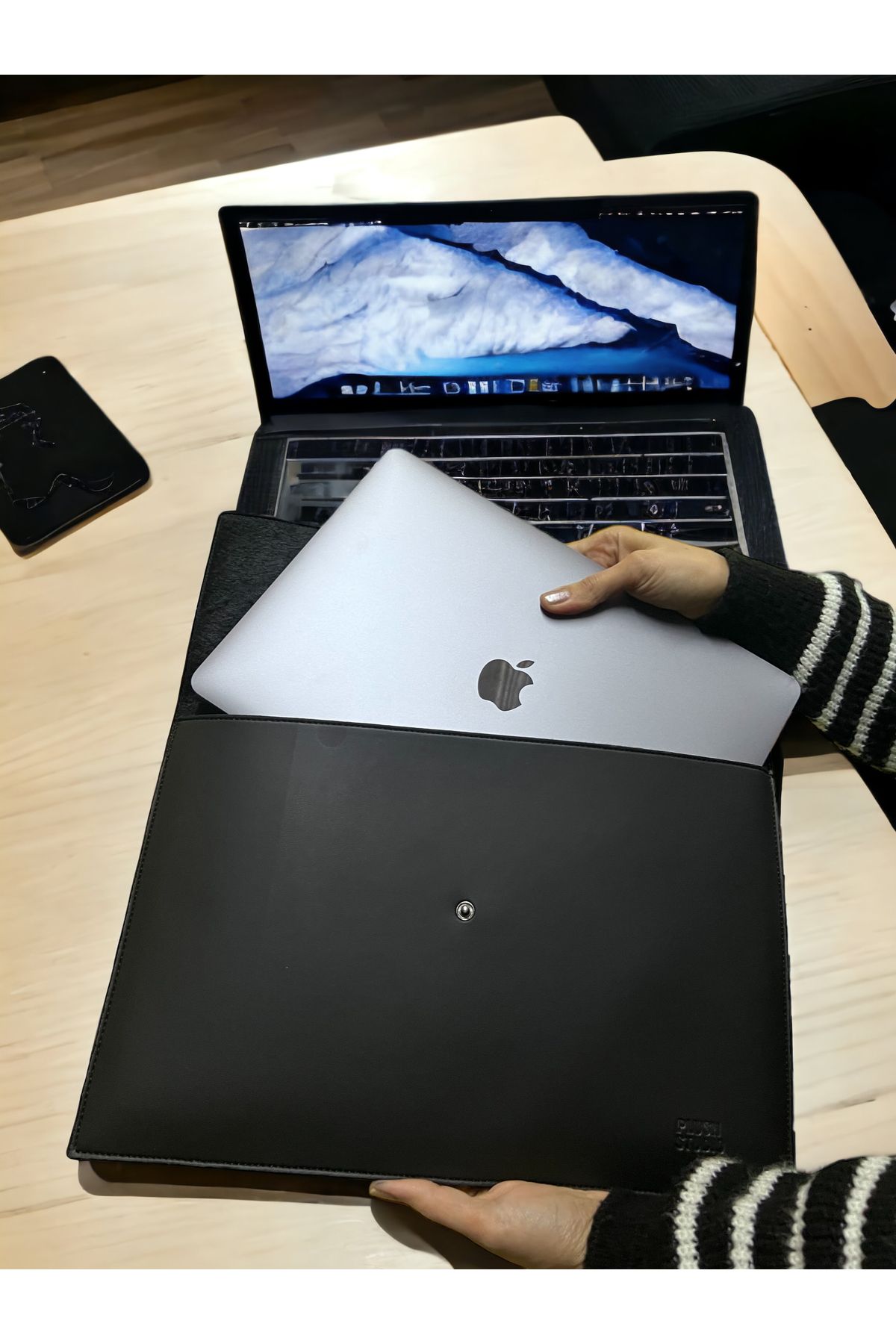PLUSH STUDIO-، Ledcase 13.3-14 بوصة حقيبة كمبيوتر (جلد + قطيفة) مجلد أسود إلى أسود، حافظة 2