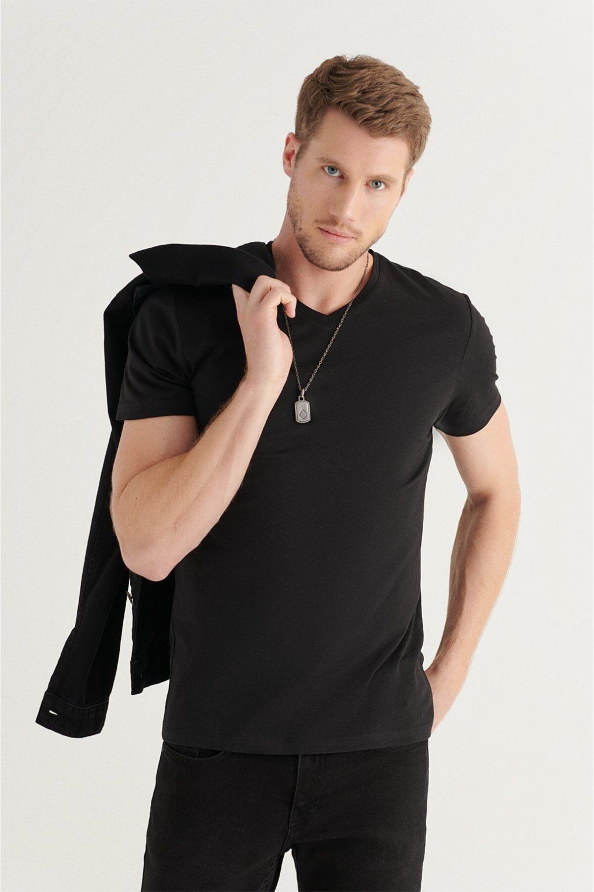 Avva تی شرت مردانه مشکی 100% نخی یقه V شکل استاندارد E001001