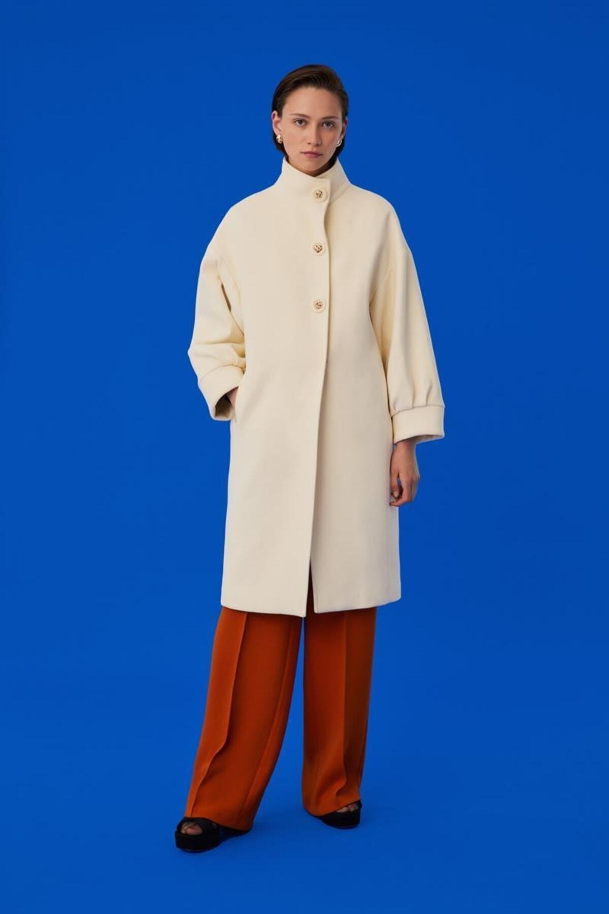 High Collar Buttoned Coat