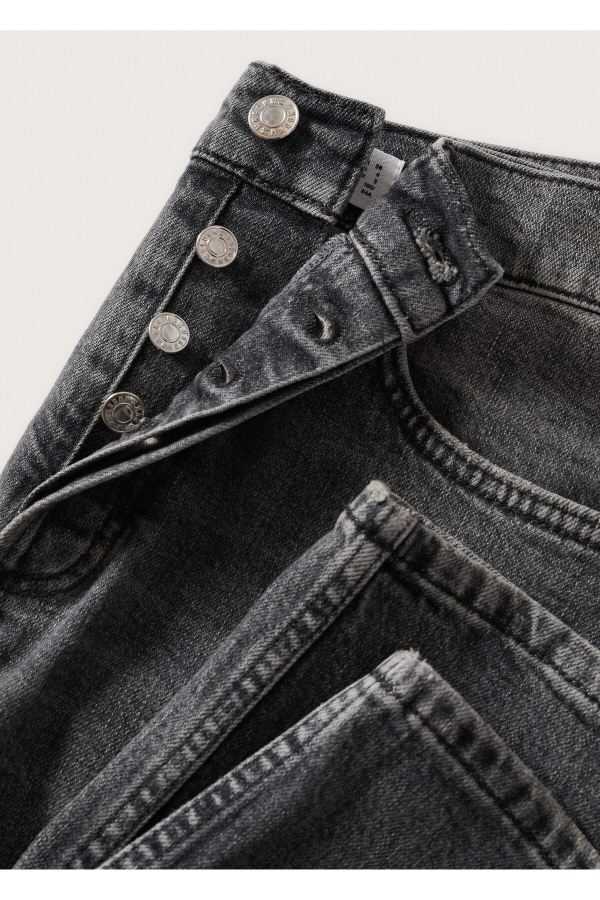 Kısa Paçalı Orta Bel Yükseklikli Slim Fit Jean