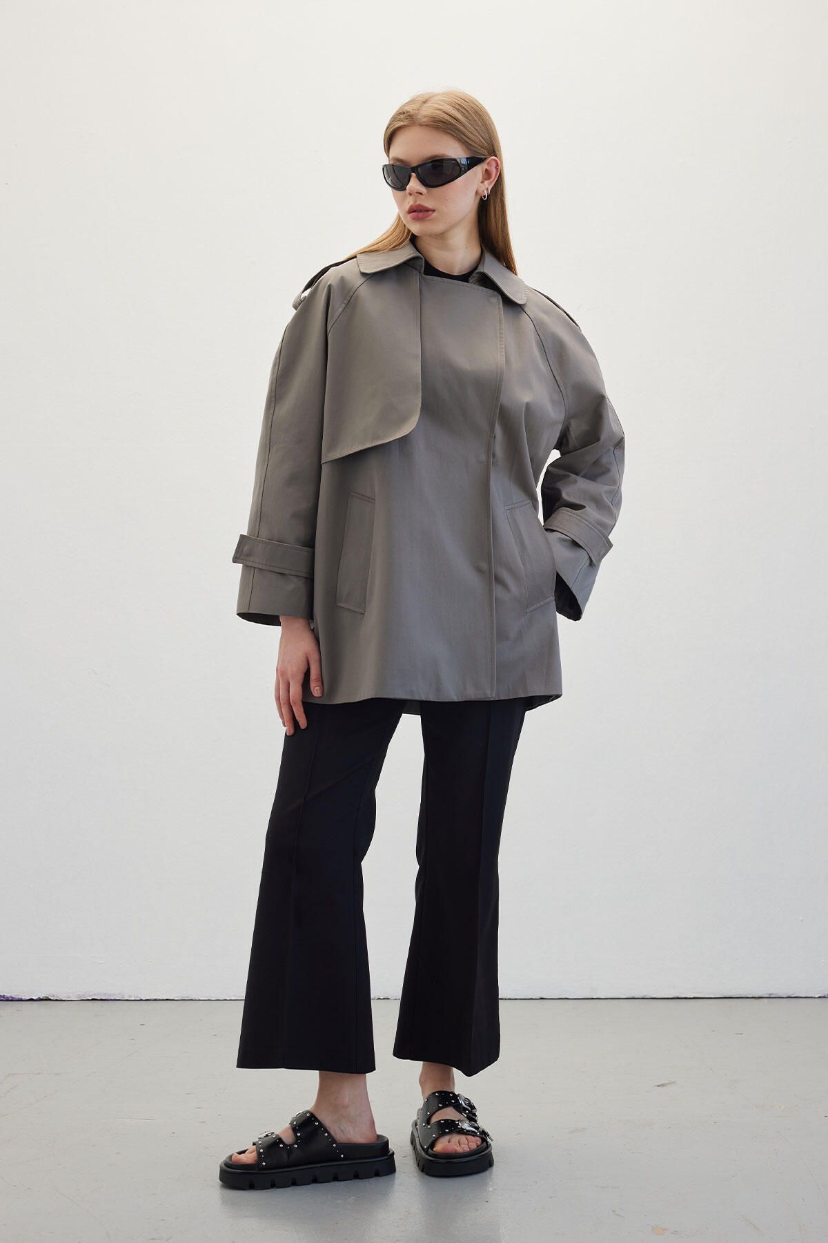 Manuka-Trench scurt oversize gri 7