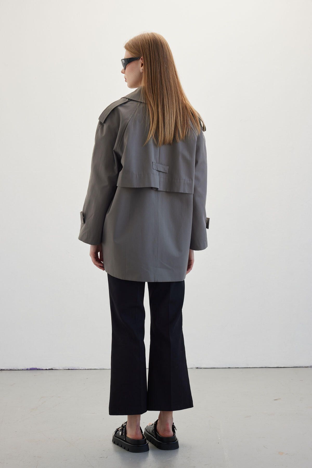 Manuka-Trench scurt oversize gri 8