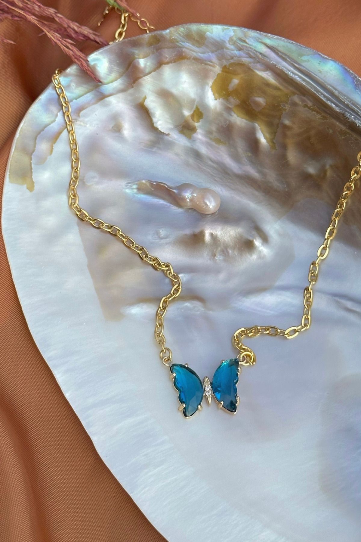 Vintage sighned avon butterfly necklace for Sale in St. Louis, MO - OfferUp