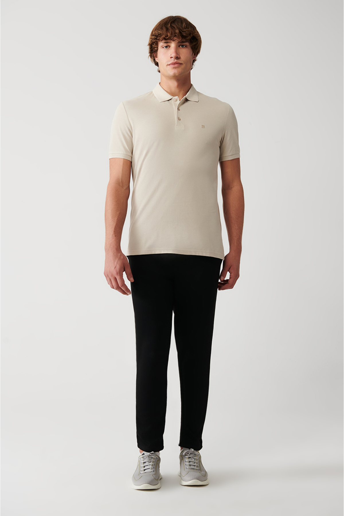 Avva تی شرت مردانه بژ 100% پنبه مصری با یقه معمولی برش و 3 دکمه B001027