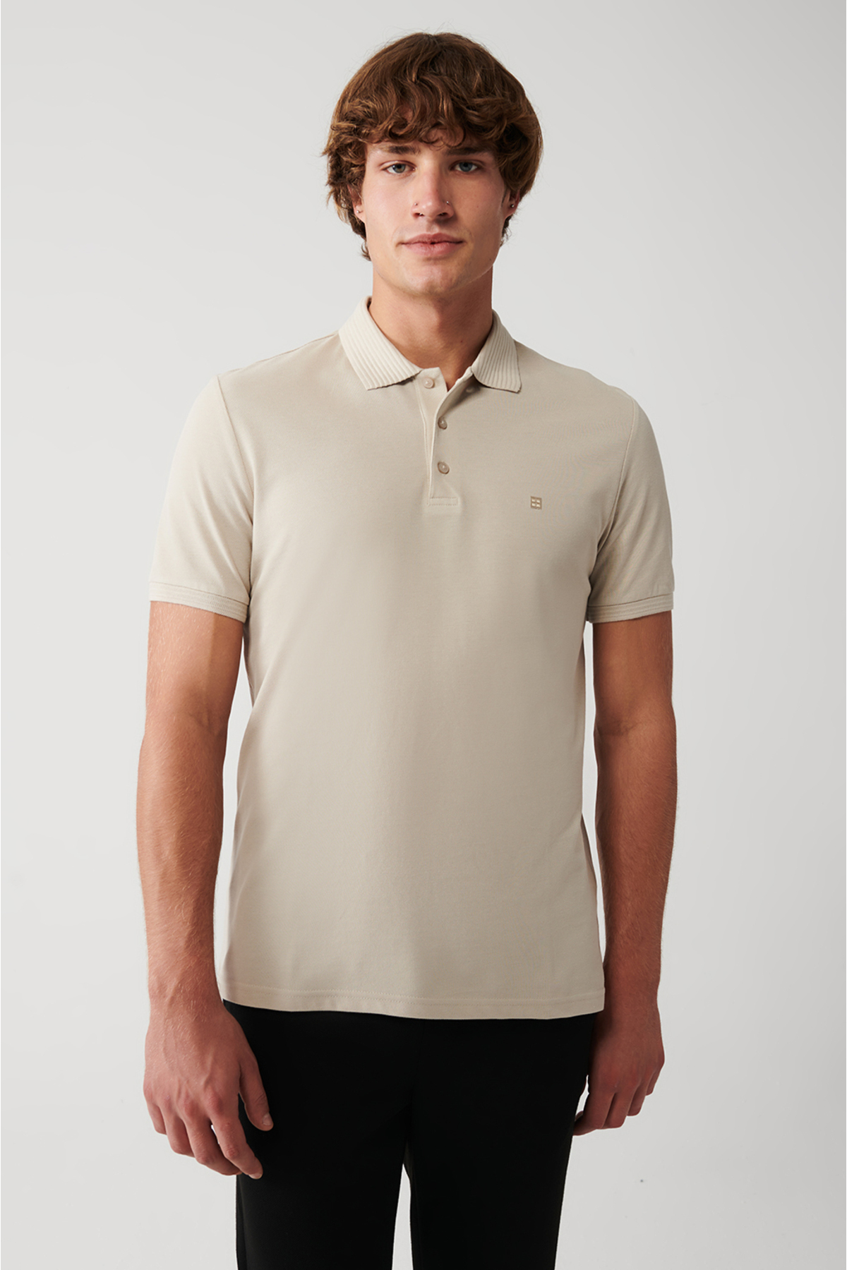Avva تی شرت مردانه بژ 100% پنبه مصری با یقه معمولی برش و 3 دکمه B001027