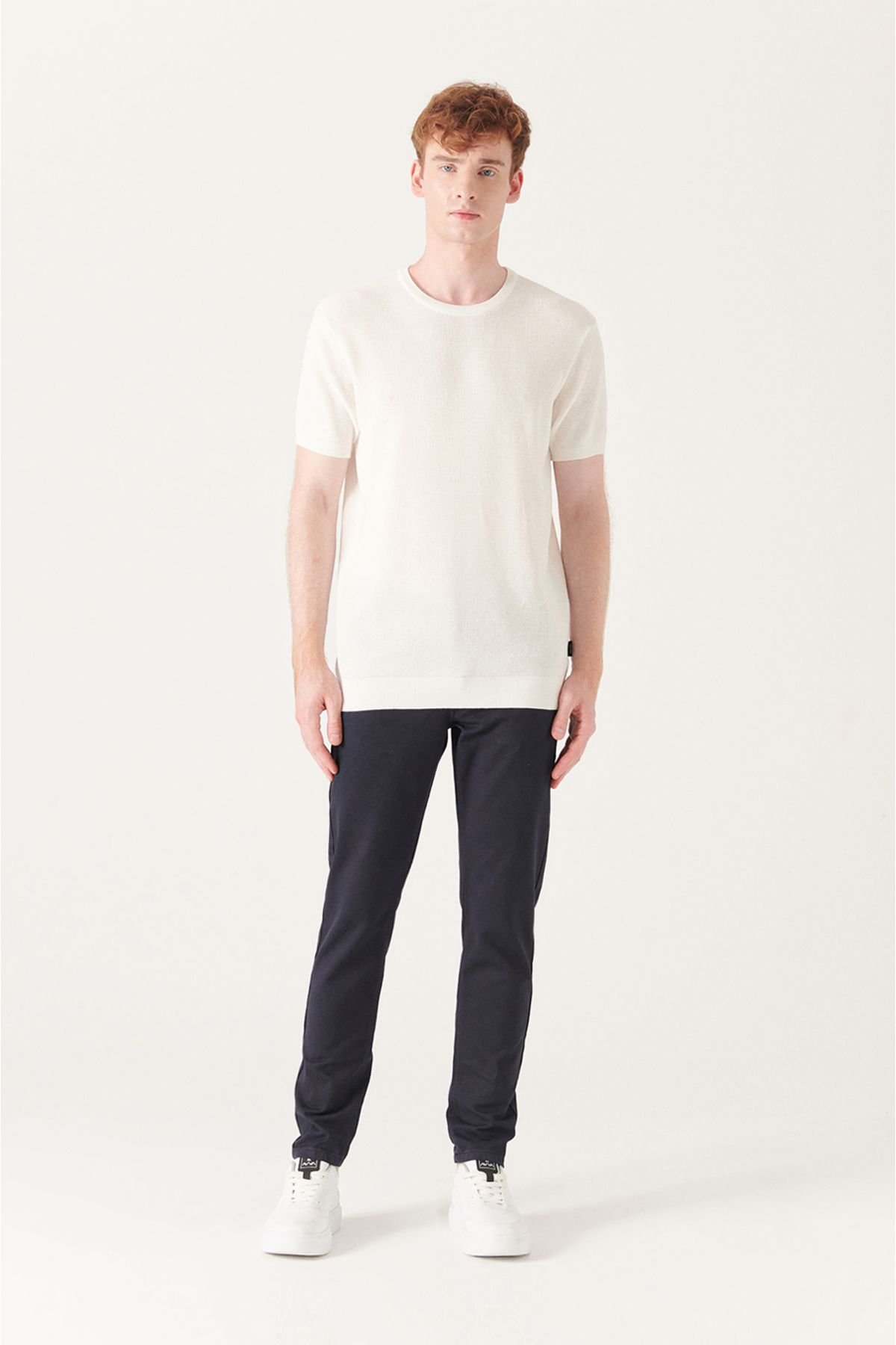 Avva تی شرت بافتنی برش معمولی مردانه با یقه بافت آجدار B005010