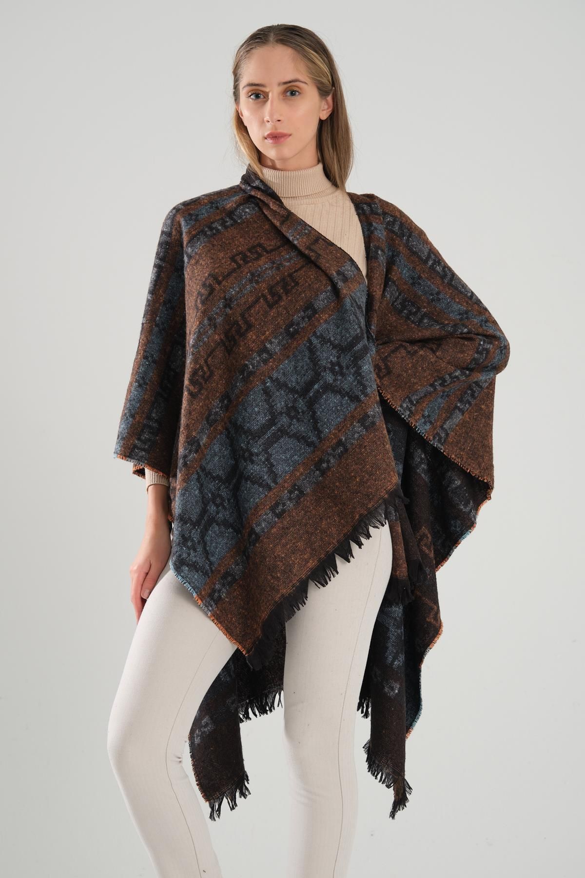 Deafox-Brauner Poncho mit Muster und Quastendetail, 140 x 160 cm 1