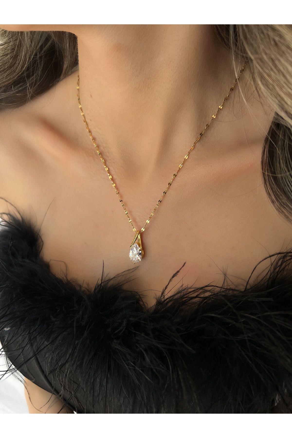 Necklace importers store