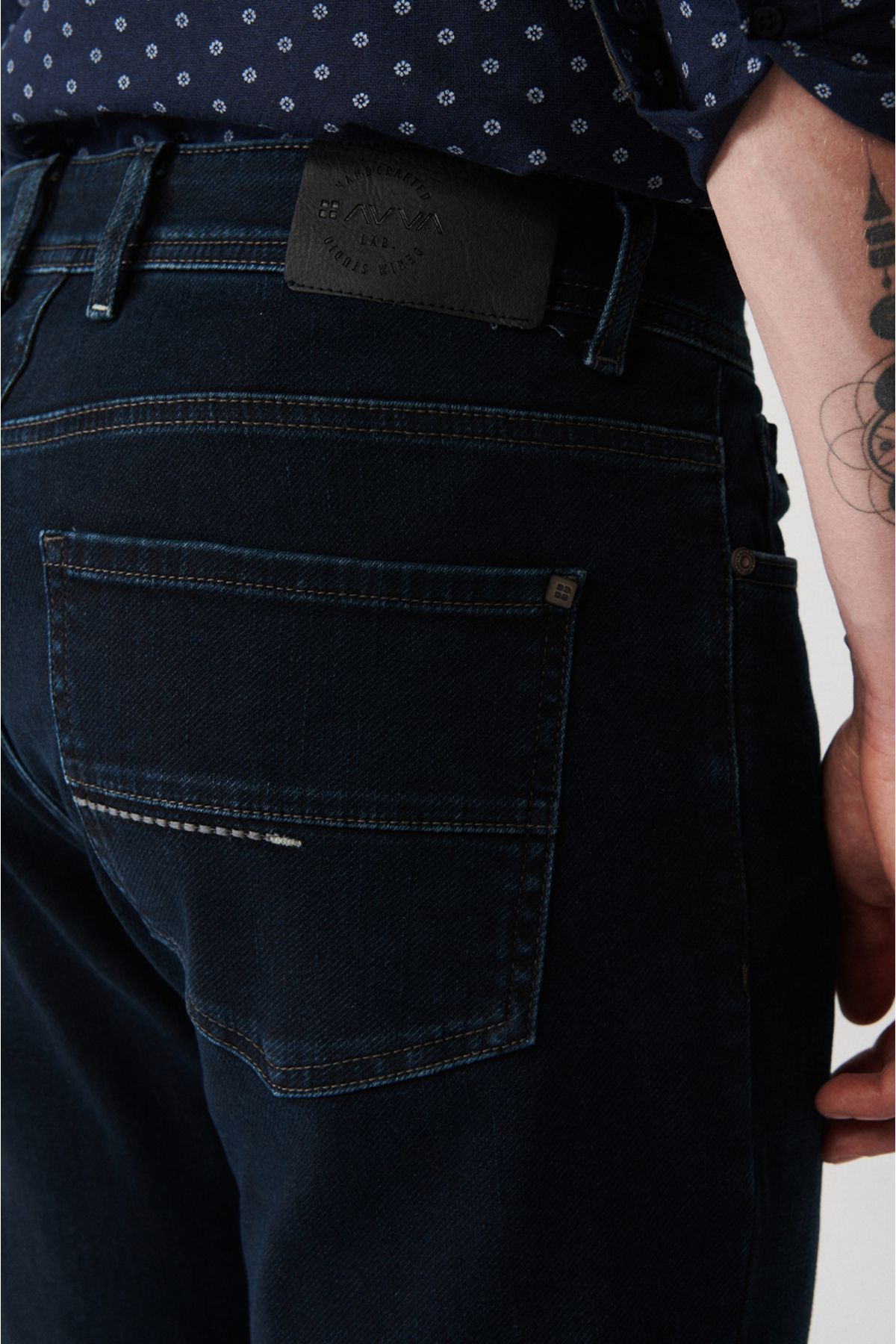 Avva شلوار جین مردانه آبی ناوی وینتیج شسته شده انعطاف پذیر باریک و Fit B003521
